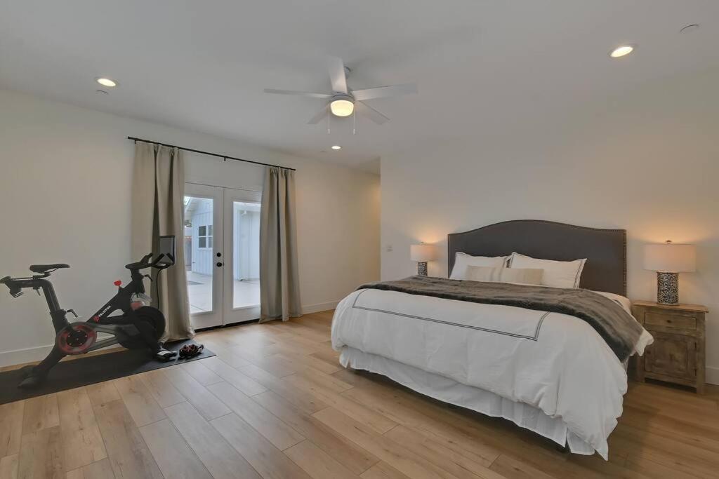 Four-Bedroom House photo 3