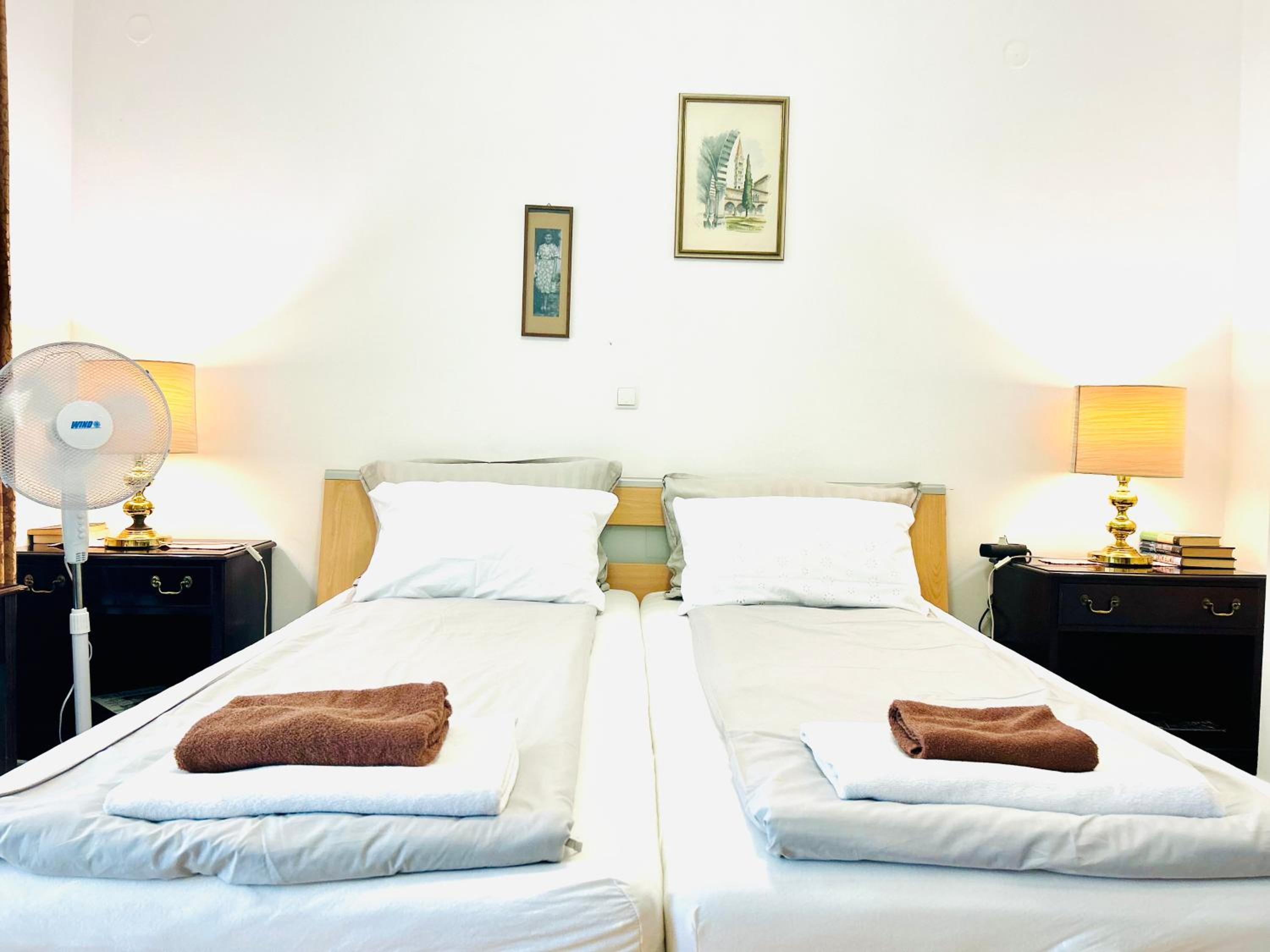 Double Room with Balcony - Photo 7