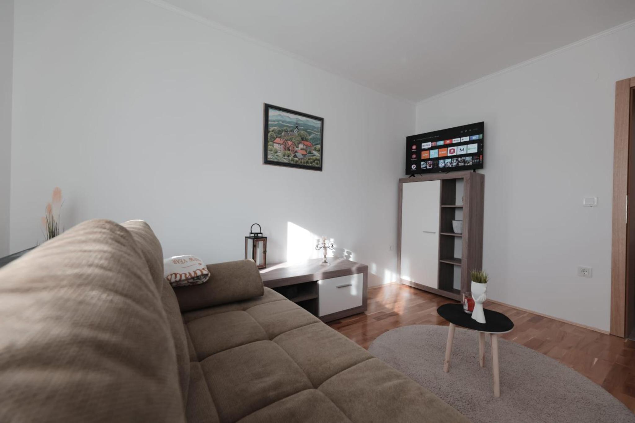 One-Bedroom Apartment photo 1