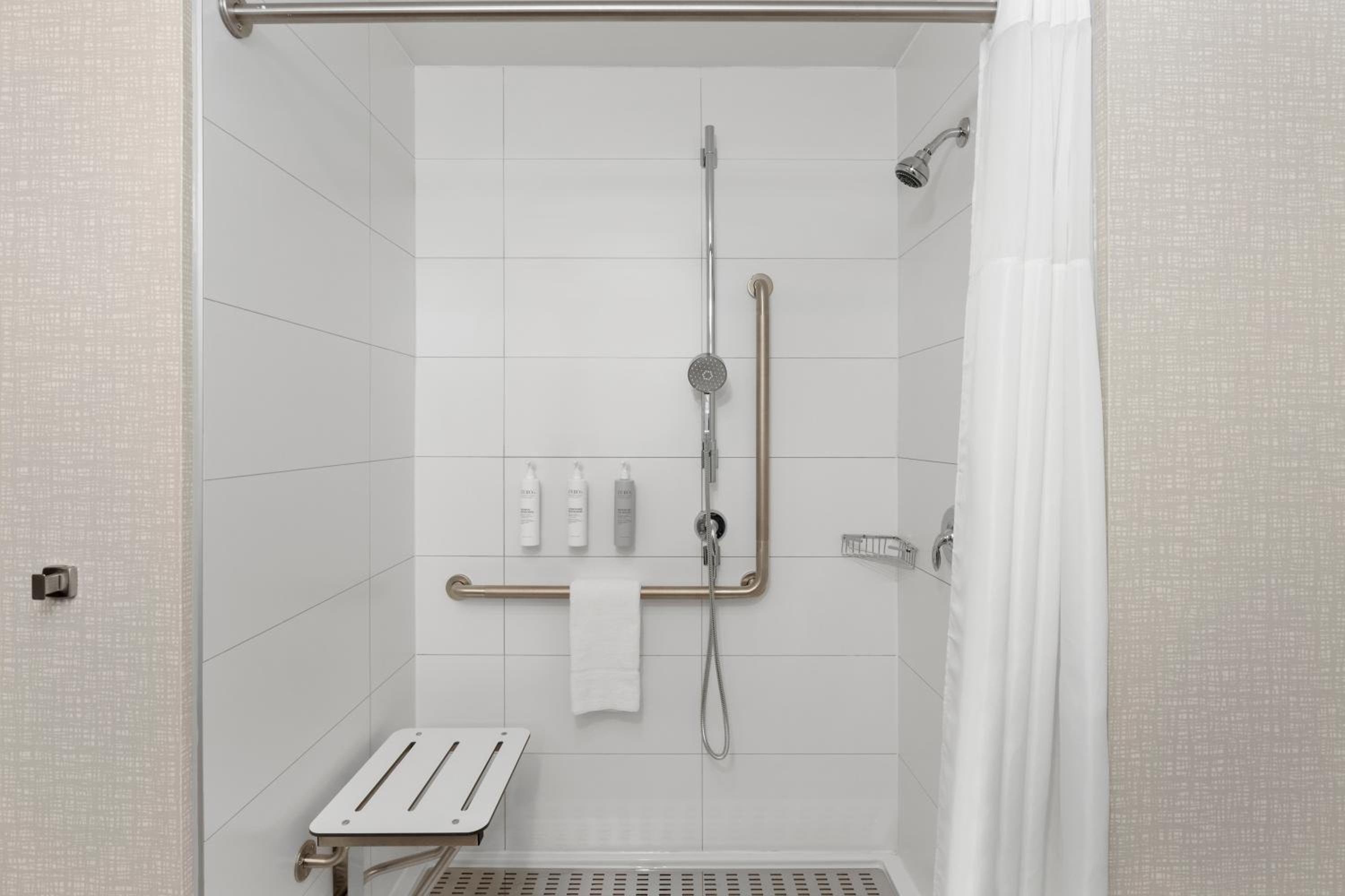 King Room with Mobility Access - Photo 10