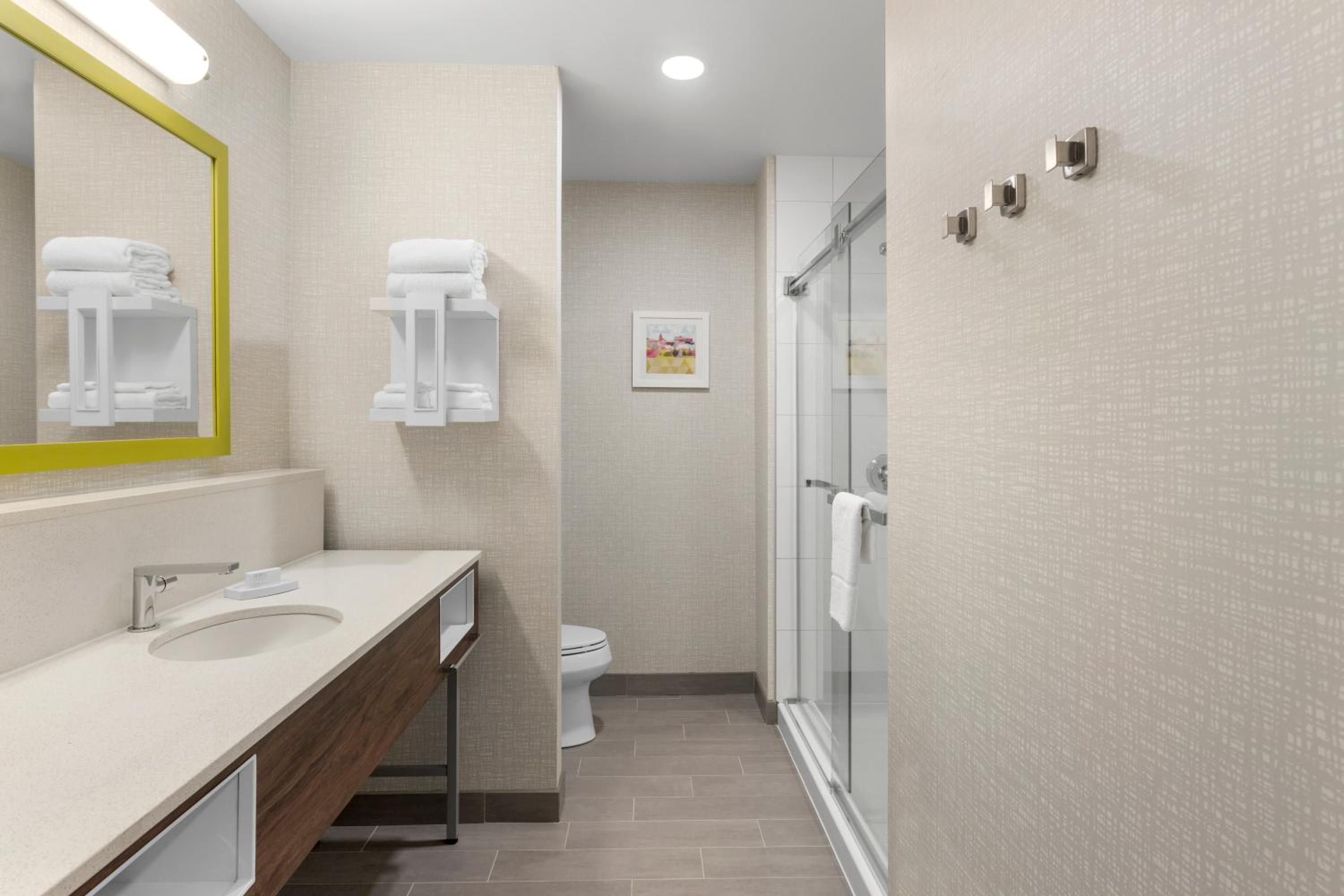 King Room with Microwave/Fridge - Photo 4