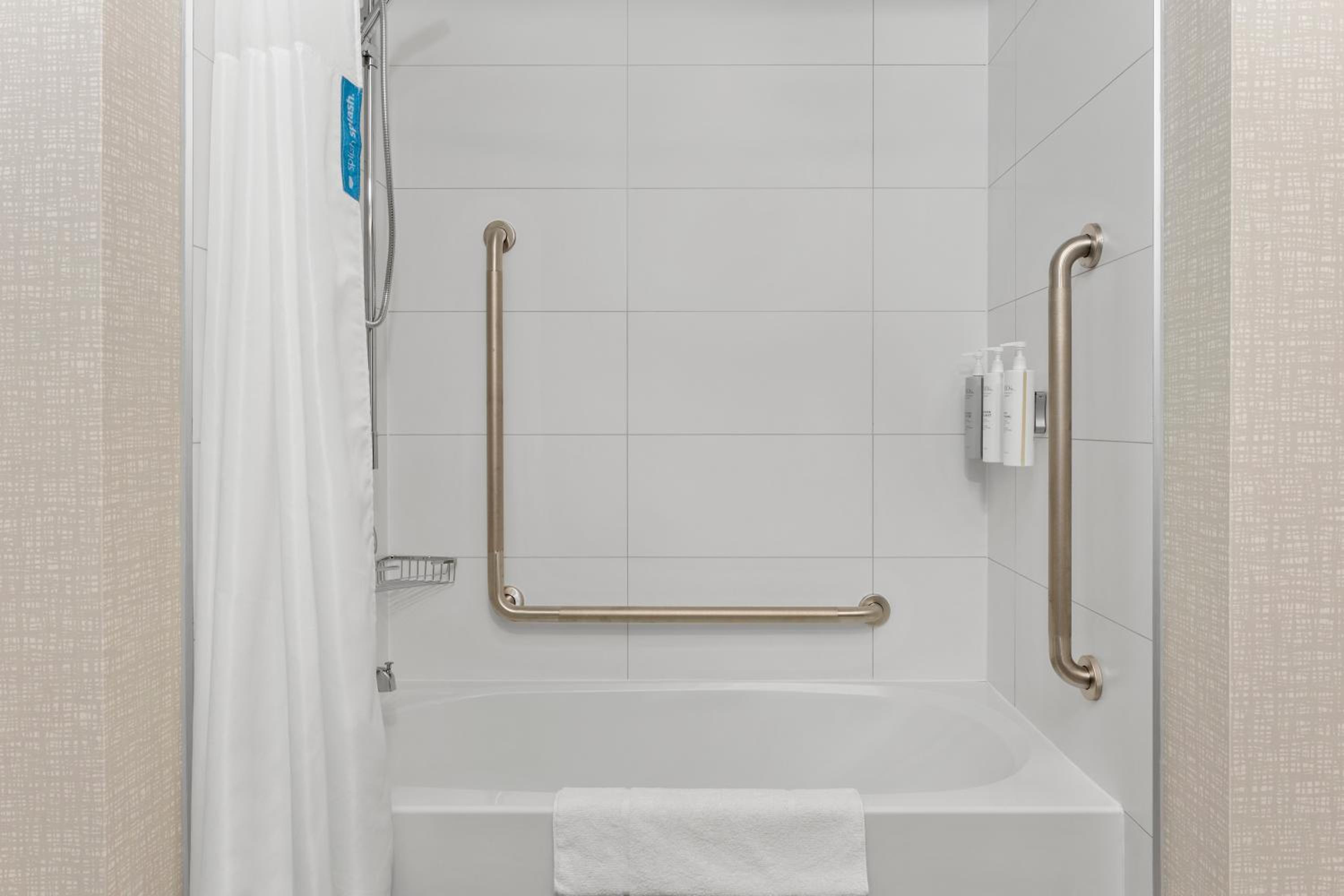 Queen Room with Two Queen Beds and Bath Tub - Mobility Accessible - Photo 4