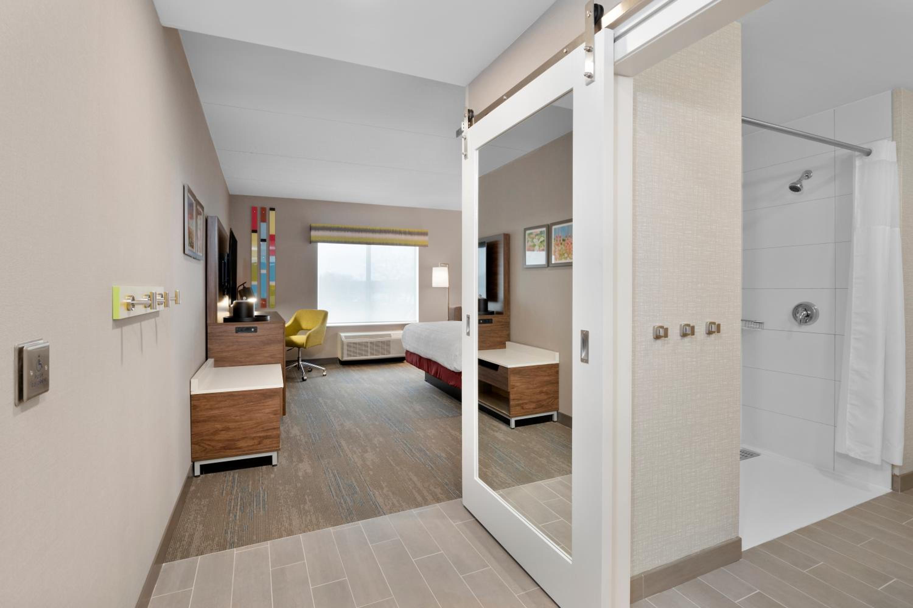 King Room with Mobility Access - Photo 8