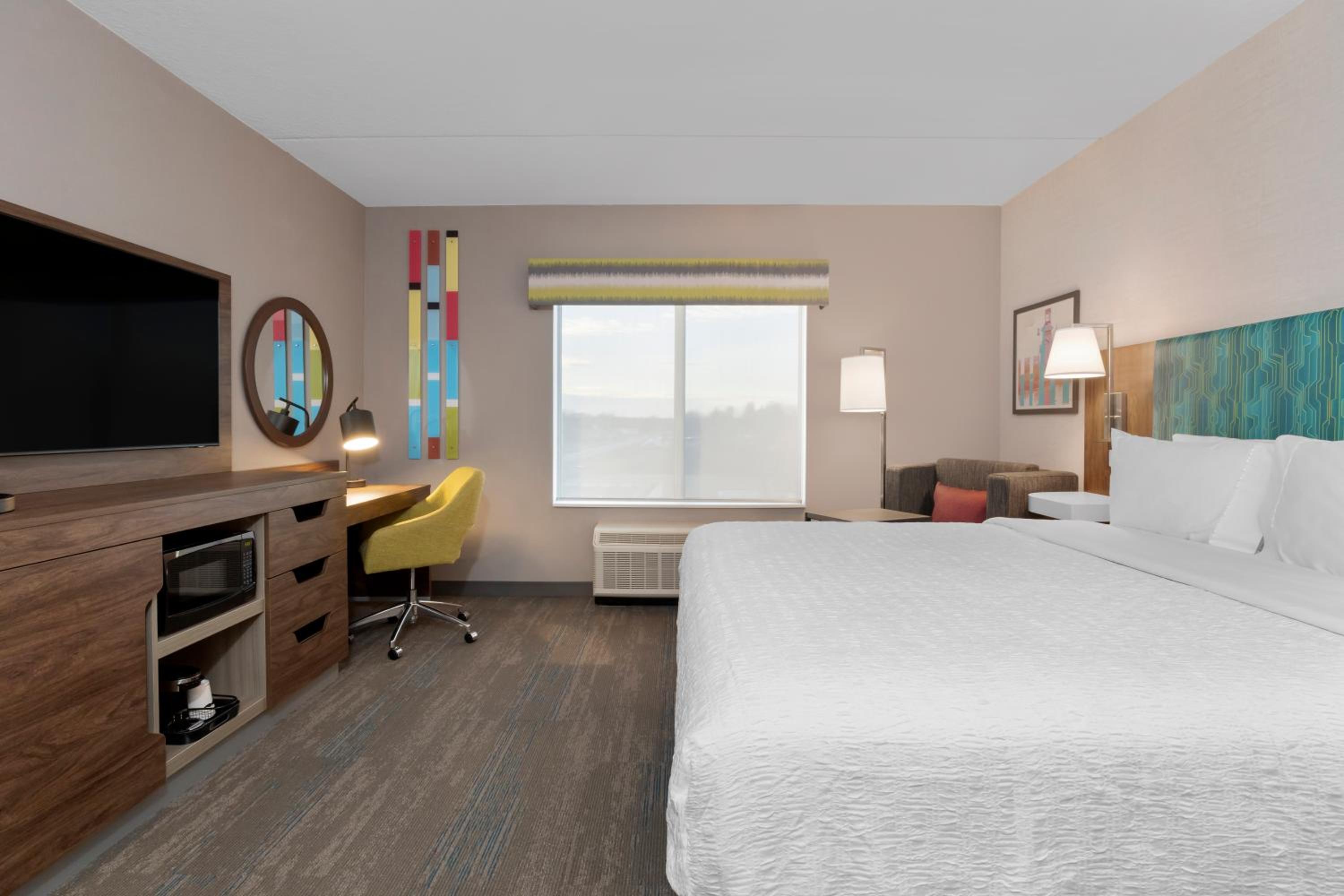 King Room with Microwave/Fridge - Photo 6