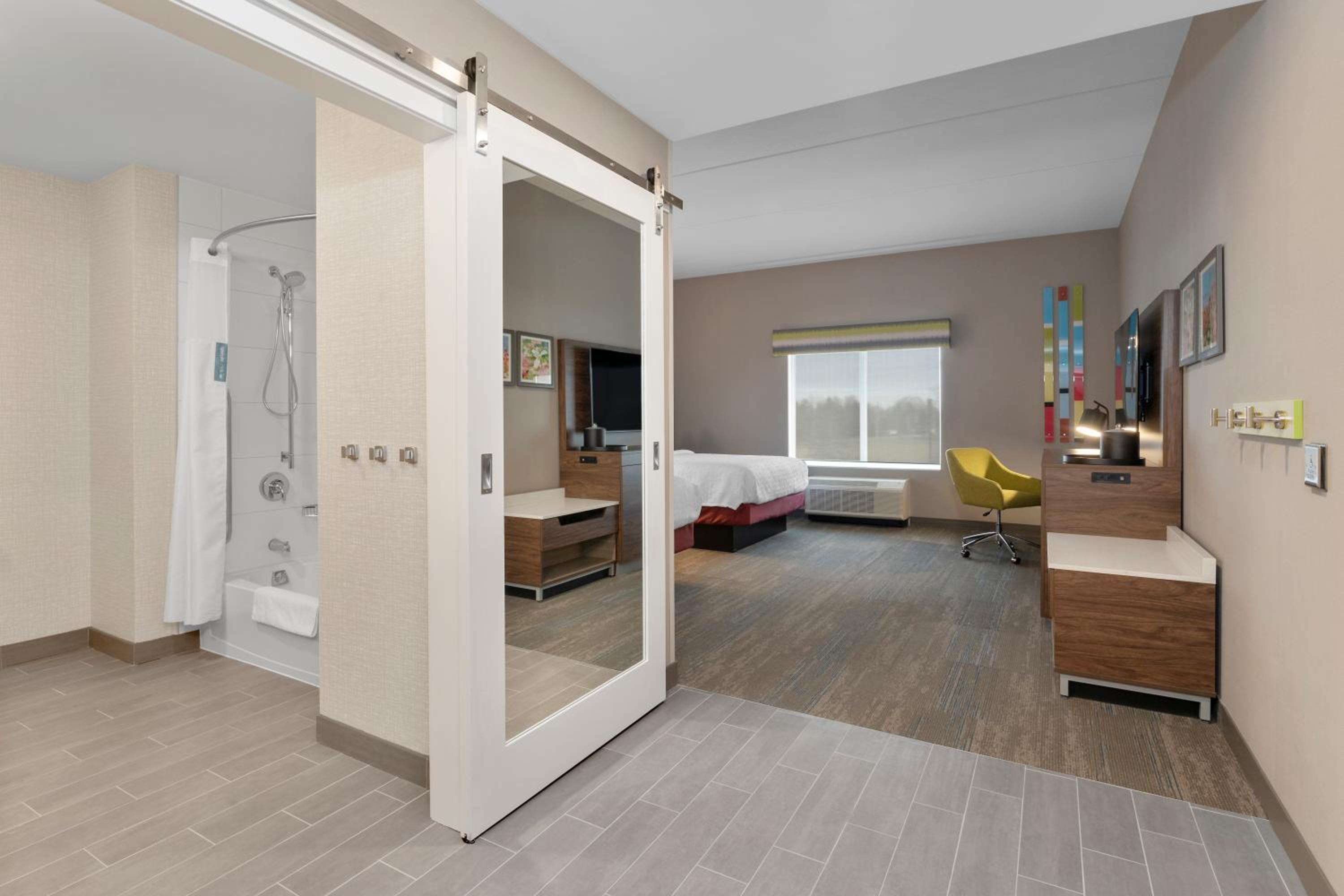 Queen Room with Two Queen Beds and Bath Tub - Mobility Accessible - Photo 1