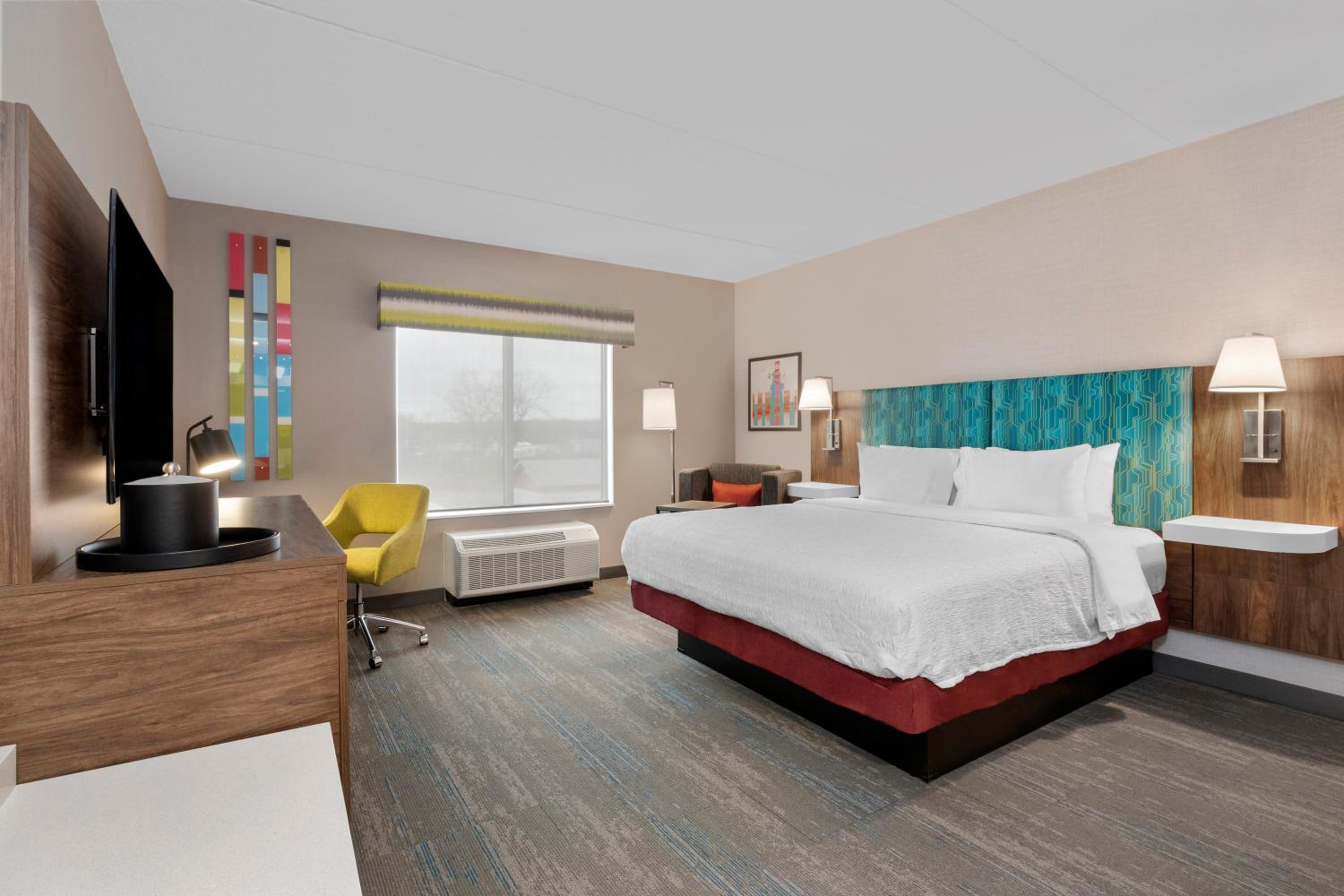 King Room with Microwave/Fridge - Photo 2