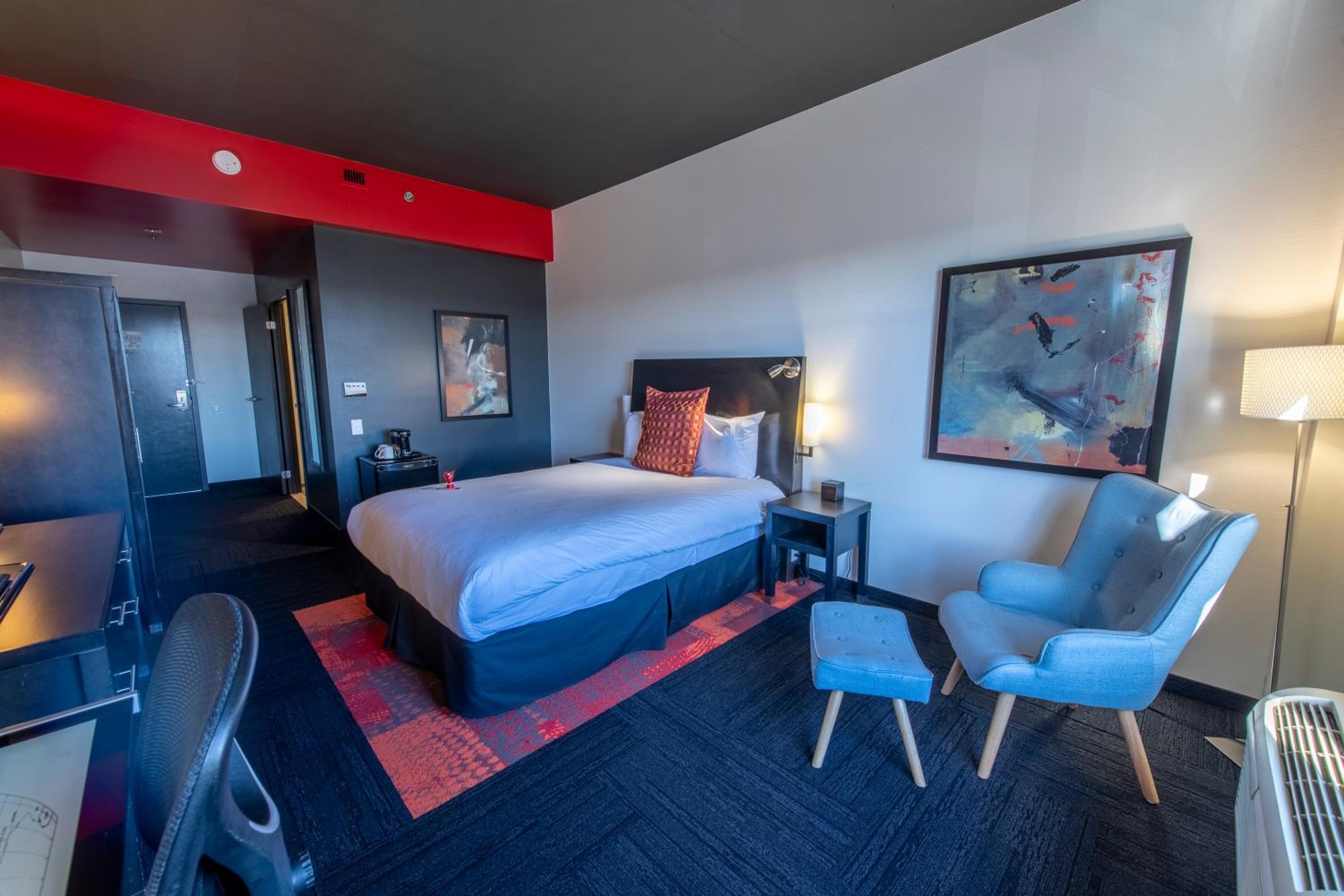 Comfort Queen Room - Photo 5