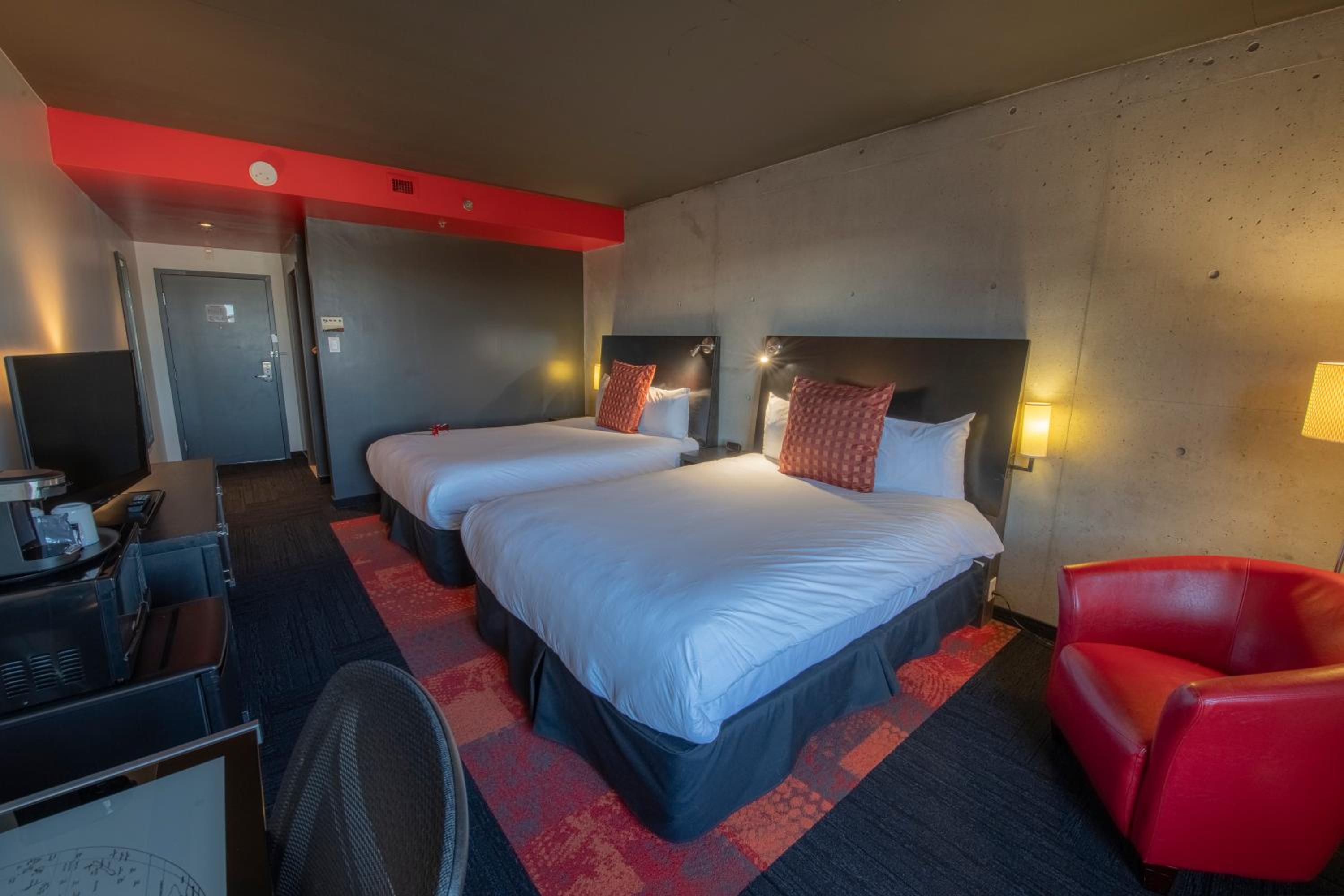 Comfort Room with Two Queen Beds - Photo 3