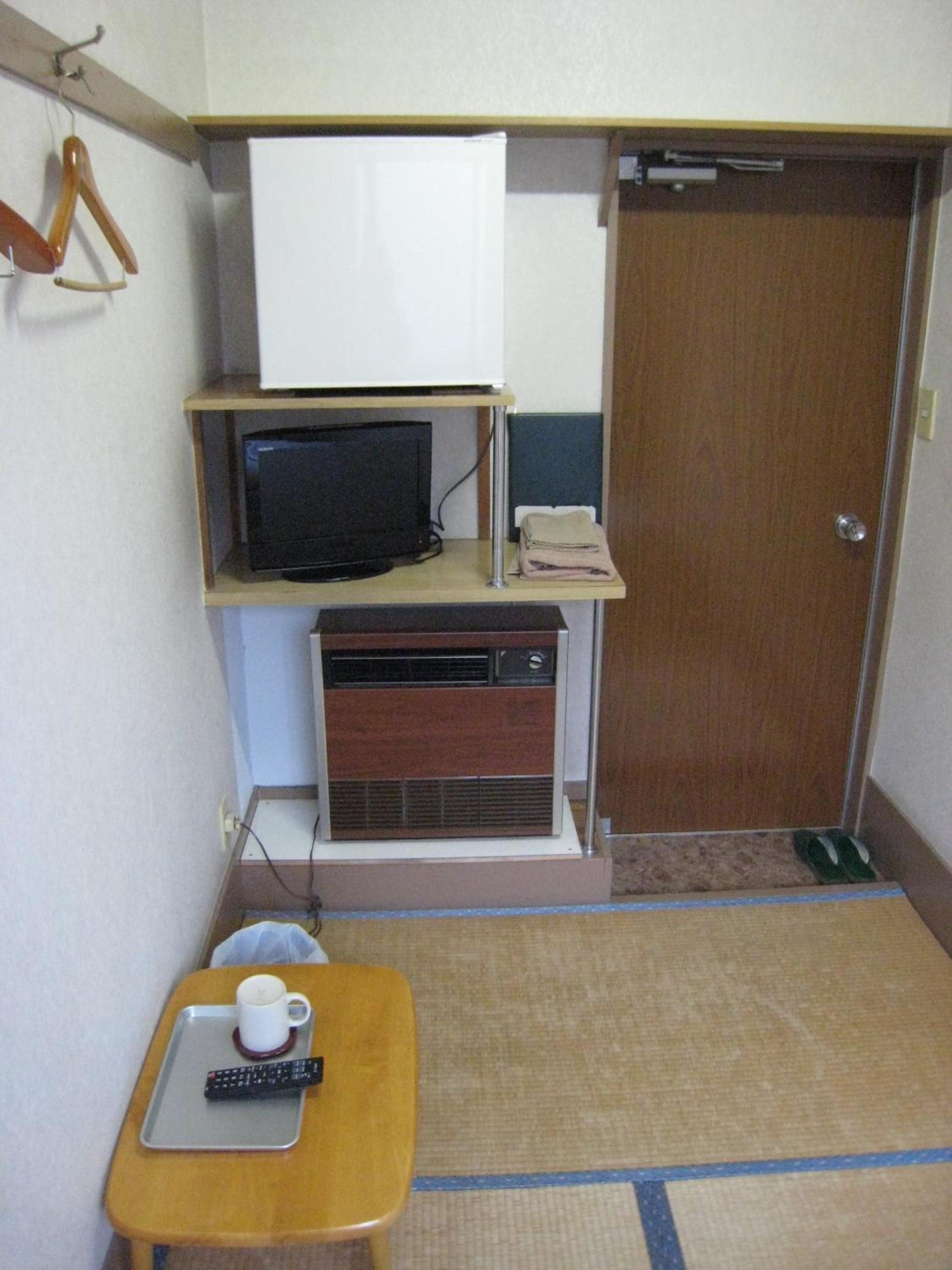 Japanese-Style Single Room with Shared Bathroom photo 3