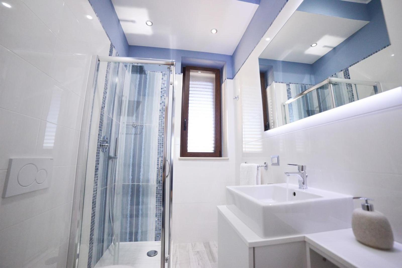 Double Room - Photo 10