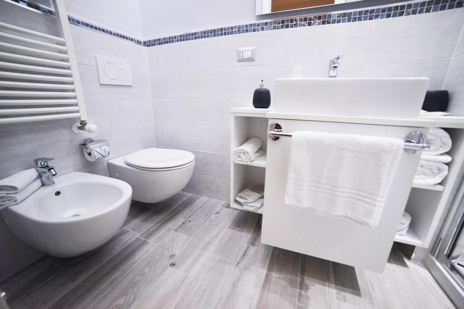 Double Room - Photo 8