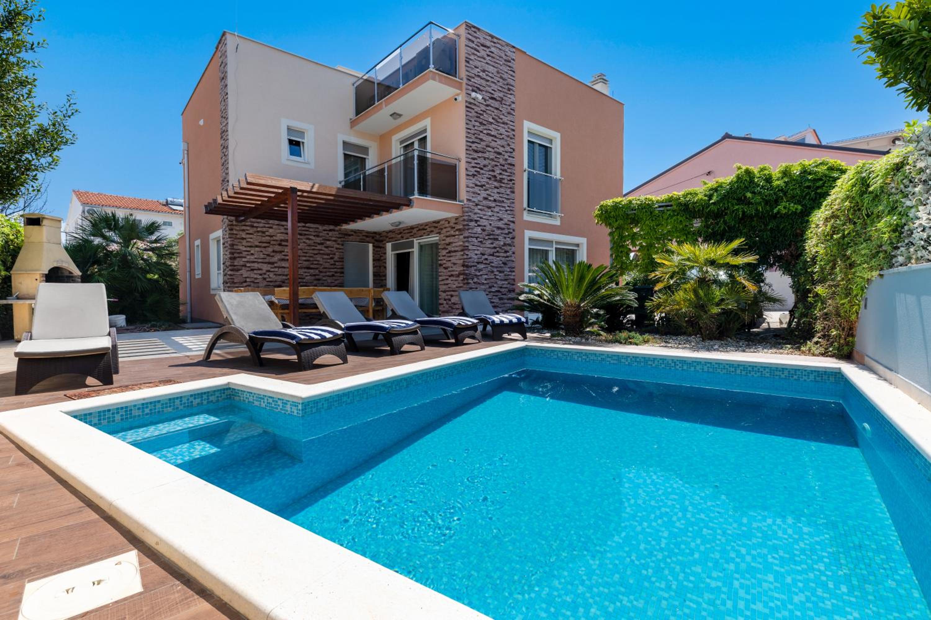 Villa photo 2