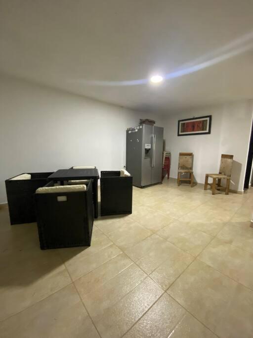 Five-Bedroom House photo 2