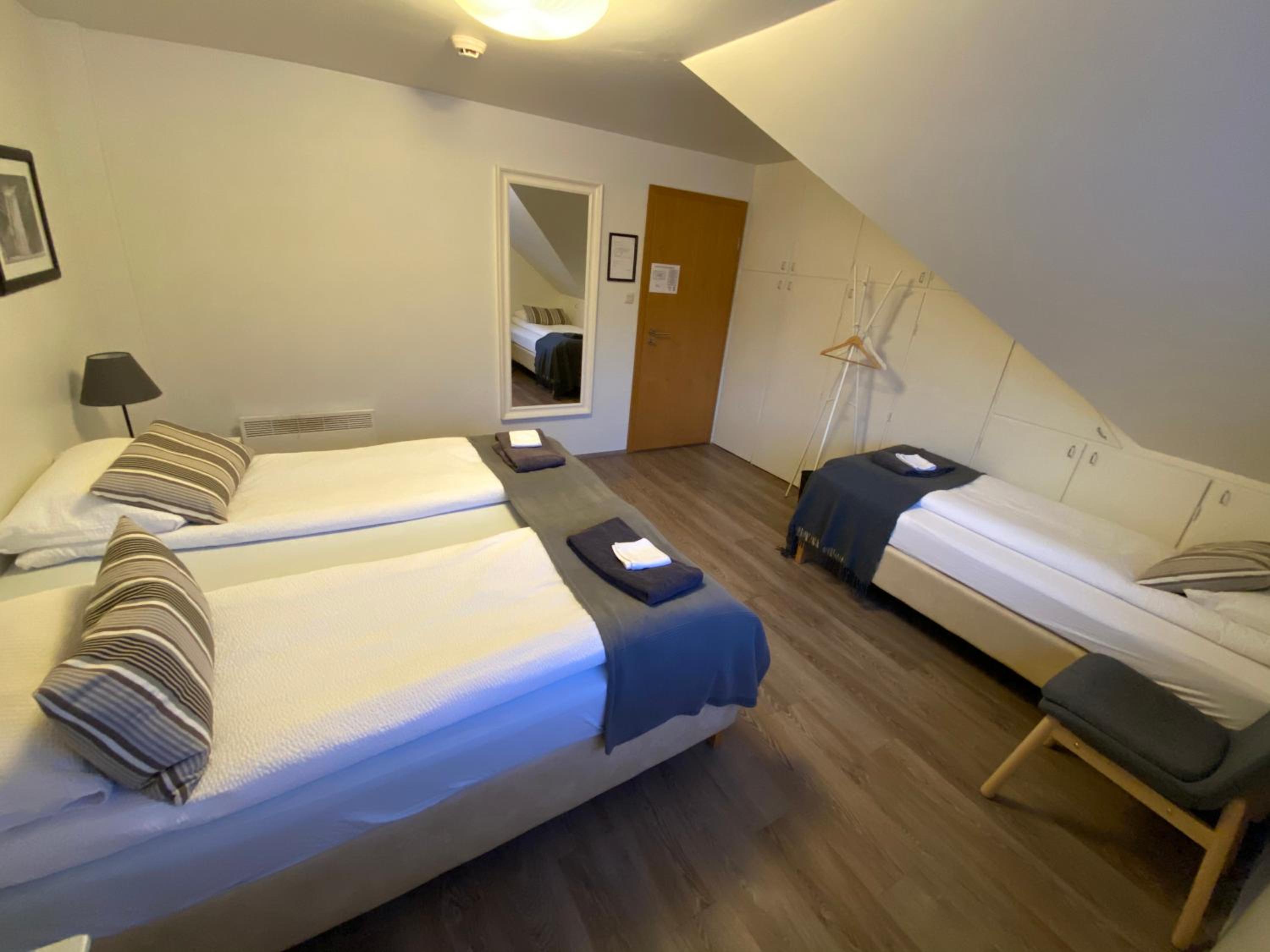 Basic Triple Room with Shared Bathroom photo 2