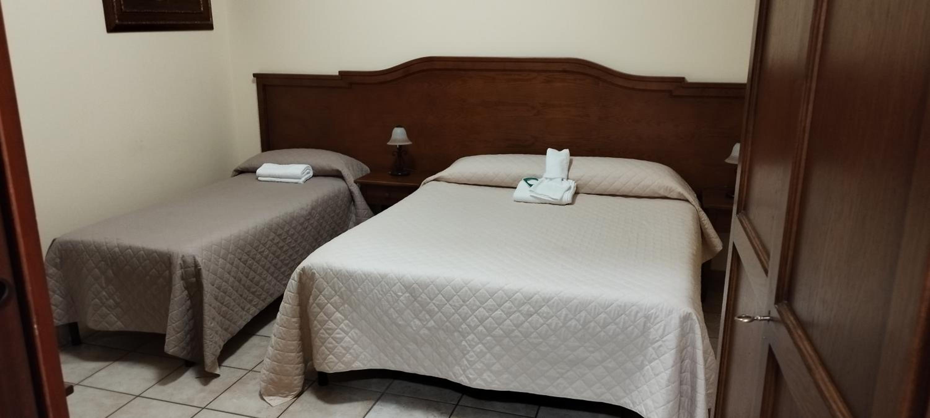 Double Room - Photo 6