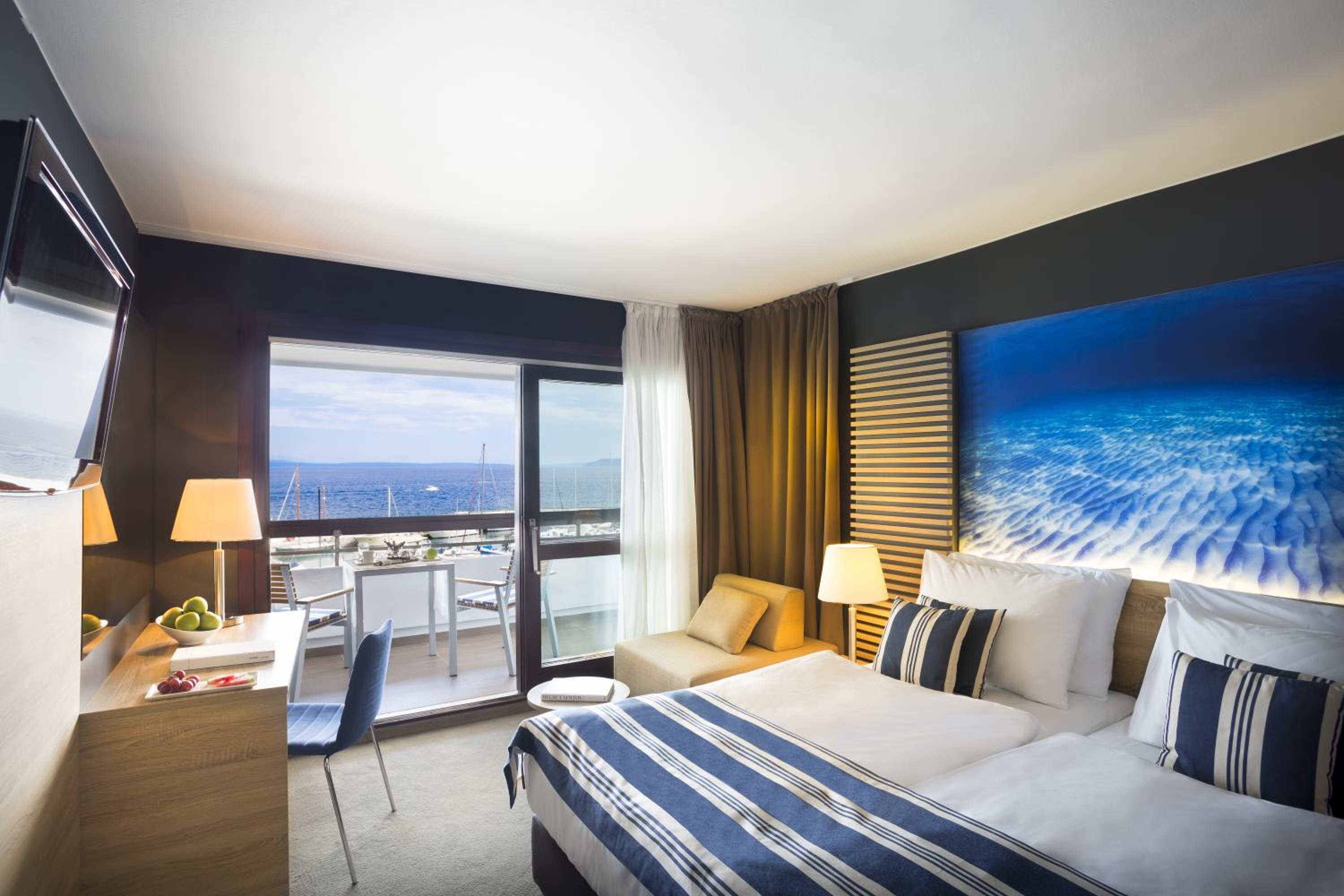 Superior Twin Room with Sea View - Photo 1