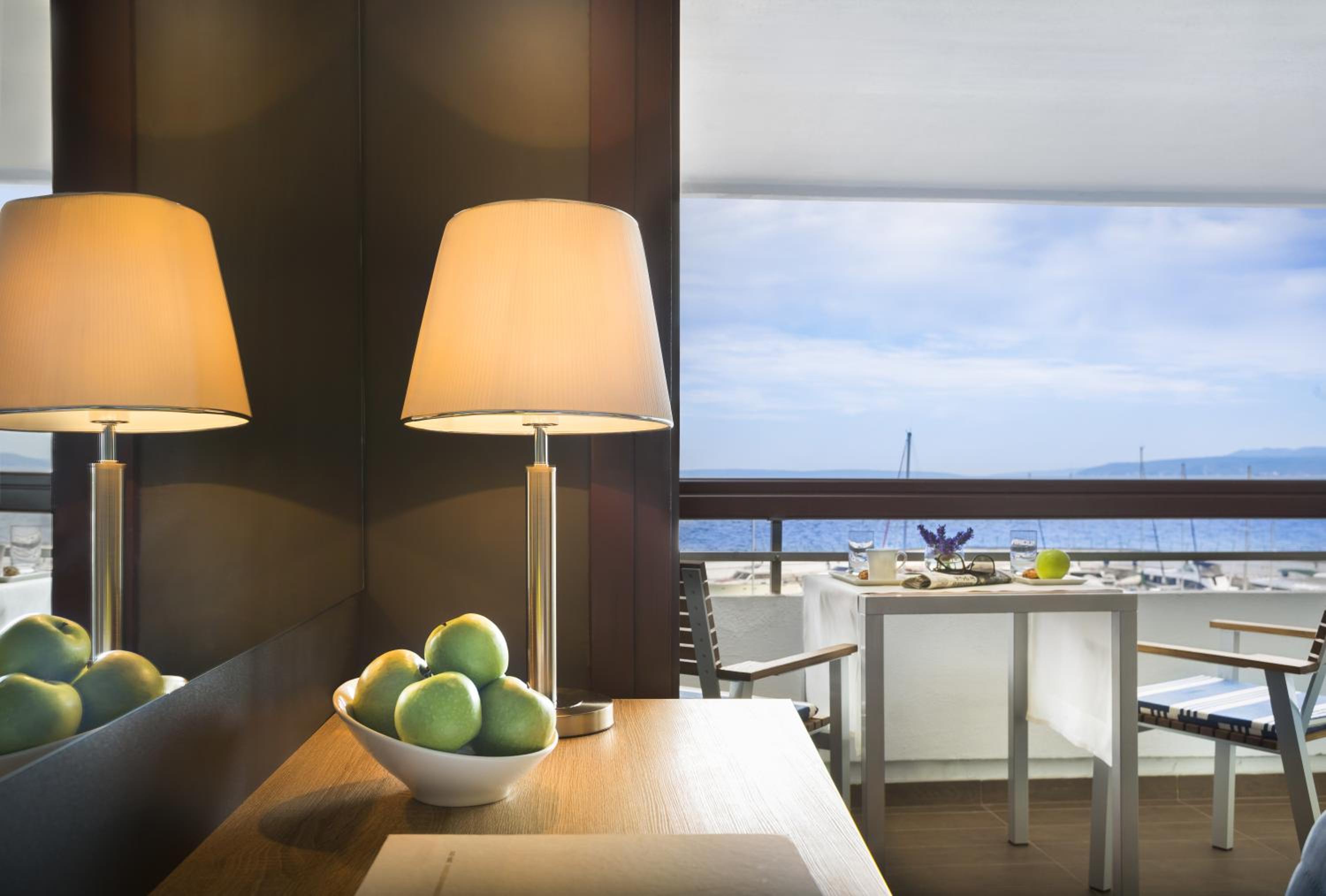 Superior Twin Room with Sea View and Sofa Bed photo 3