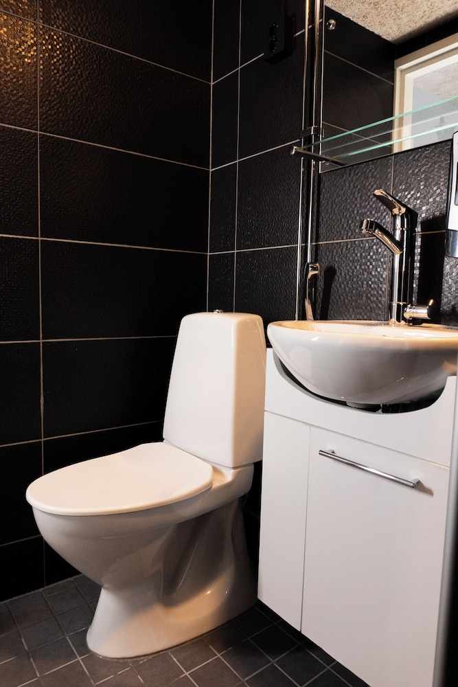 Basic Quadruple Room, Private Bathroom photo 2