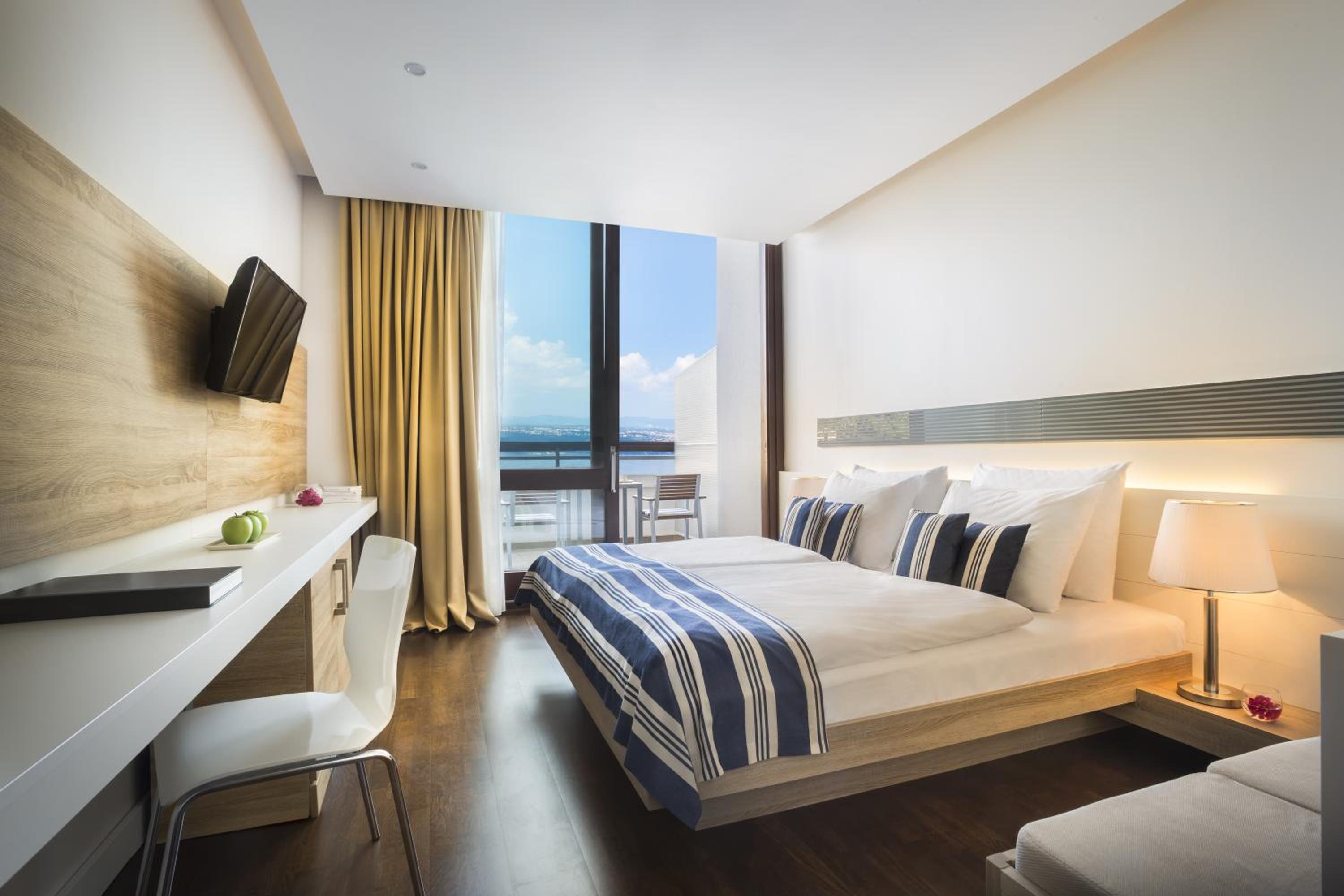 Premium Double Room with Sea View - Photo 3
