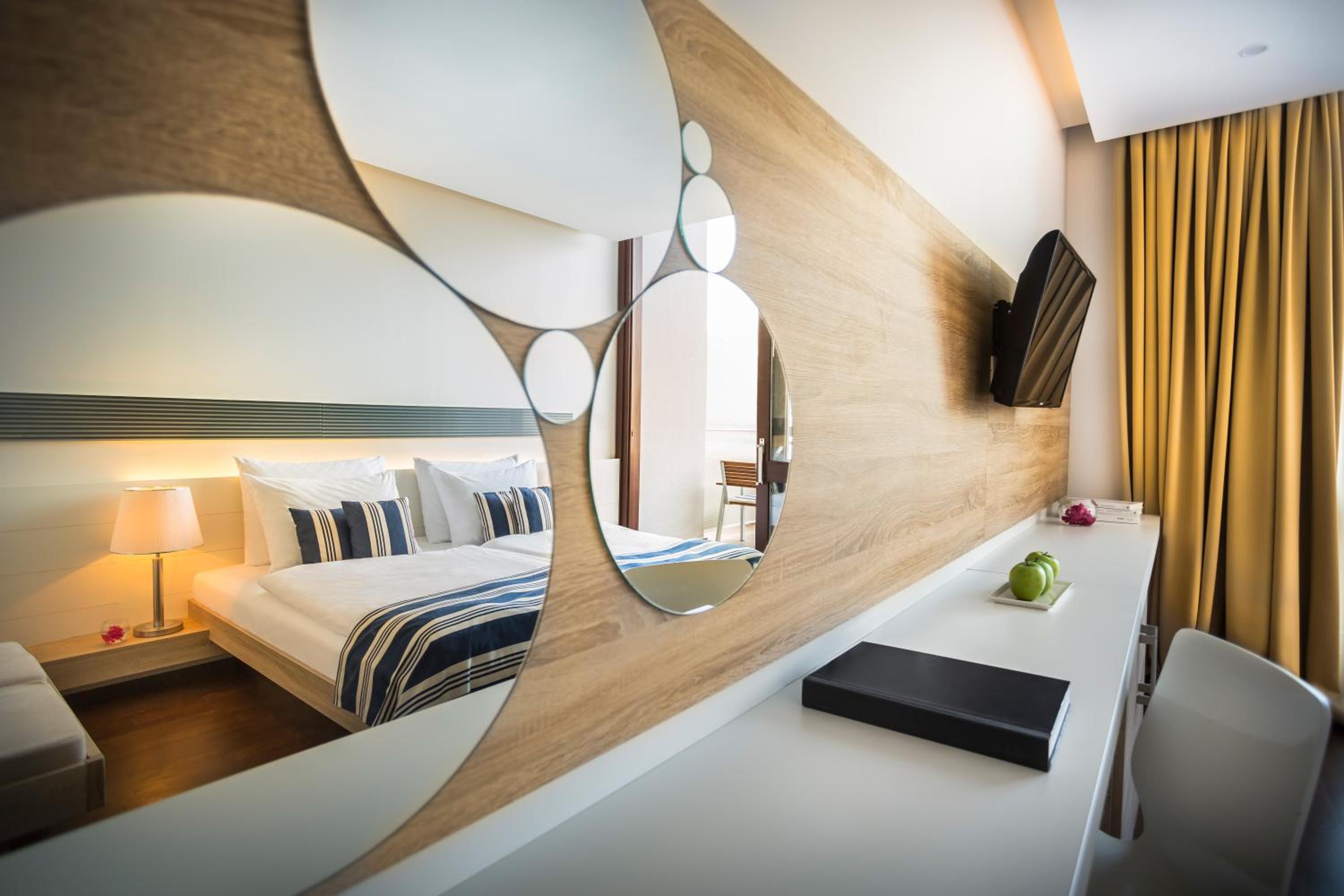 Premium Double Room with Sea View - Photo 4