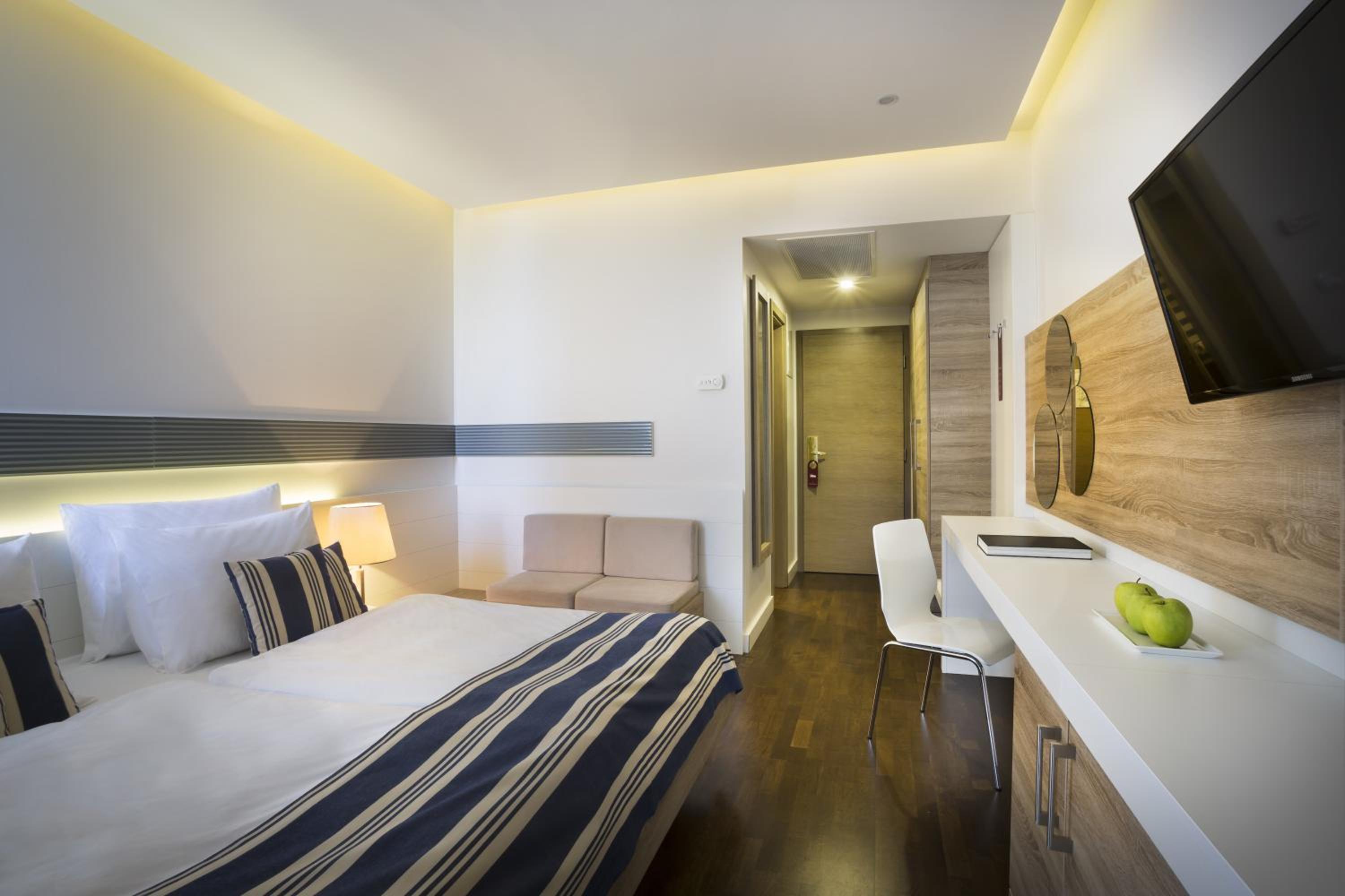 Premium Double Room with Sea View - Photo 6