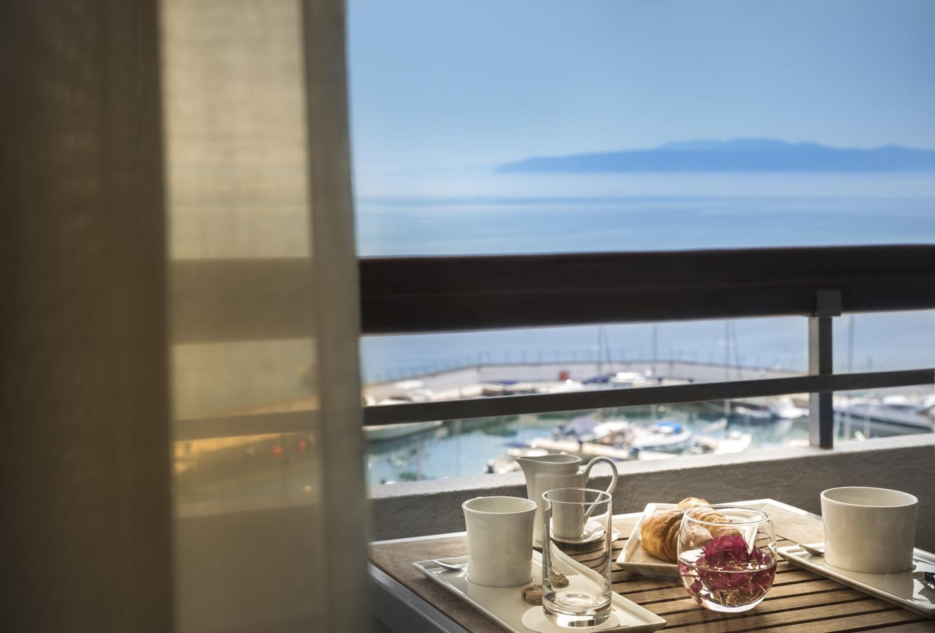 Superior Single Room with Sea View - Photo 6