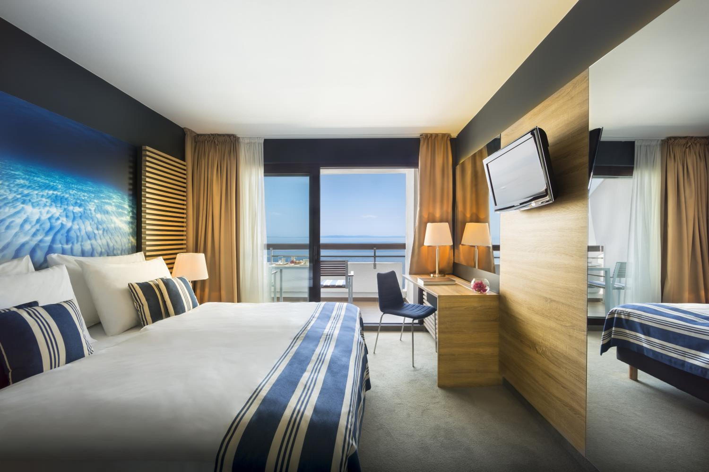Superior Single Room with Sea View - Photo 7