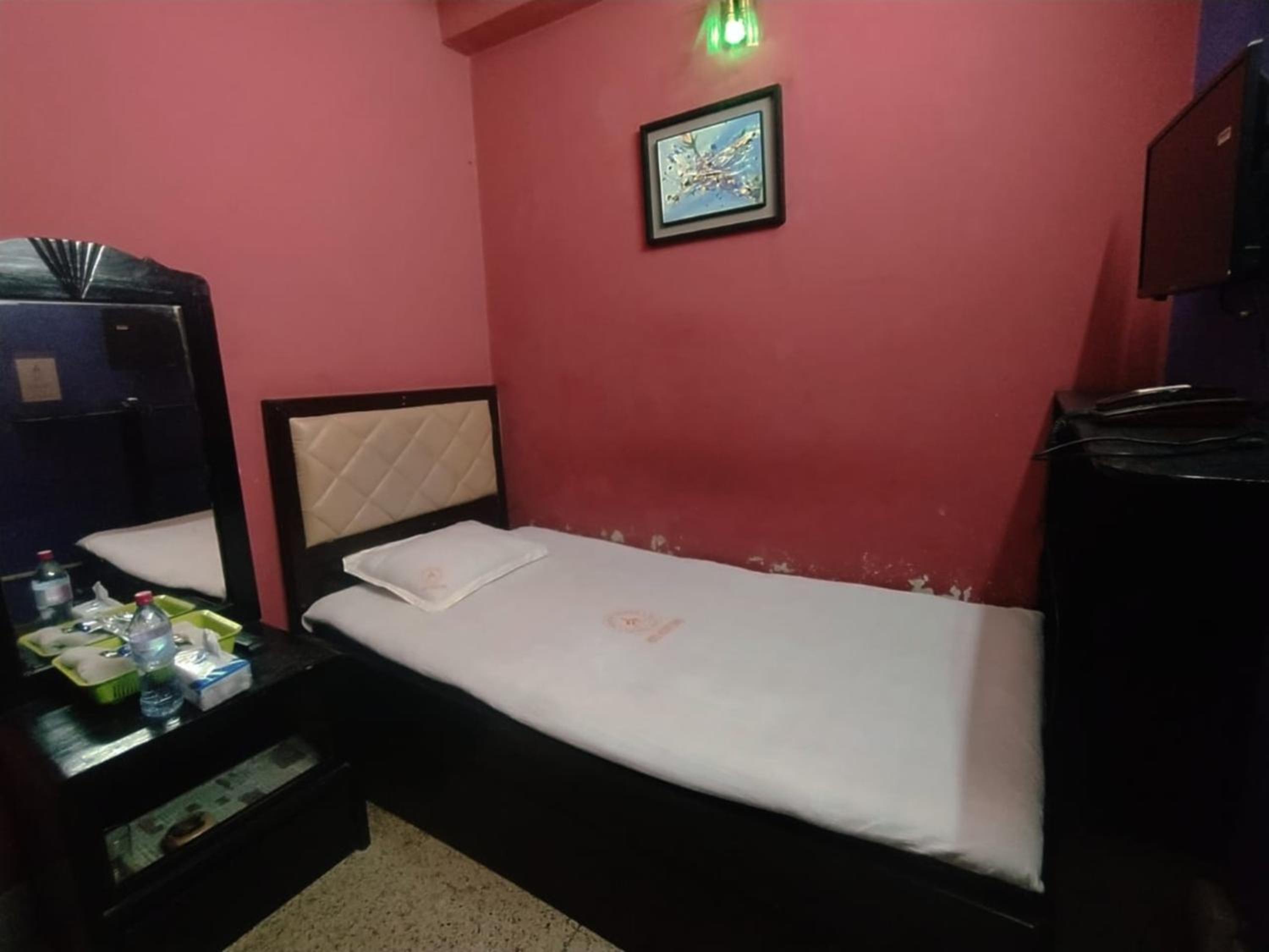 Budget Single Room photo 2