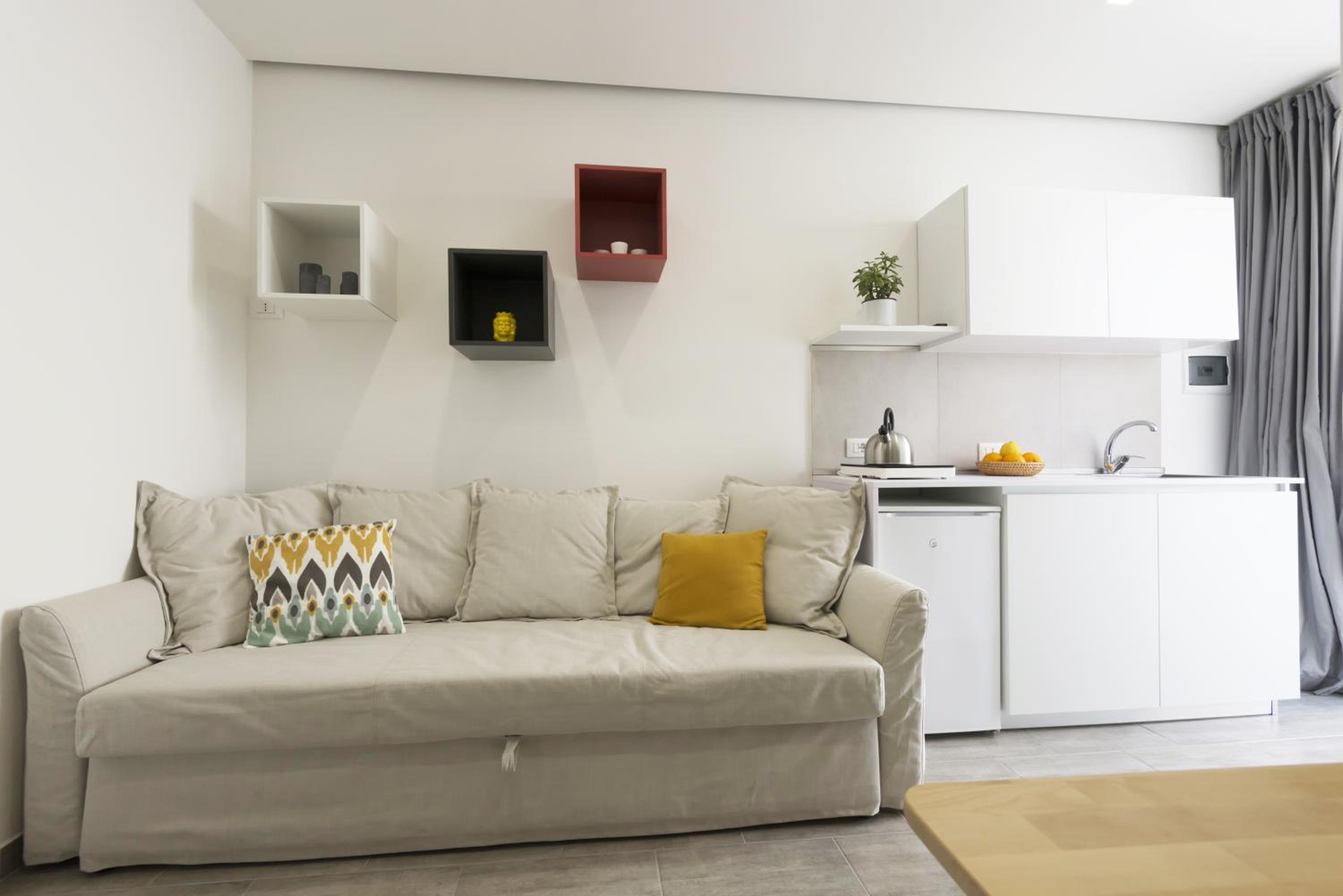 One-Bedroom Apartment - Photo 3