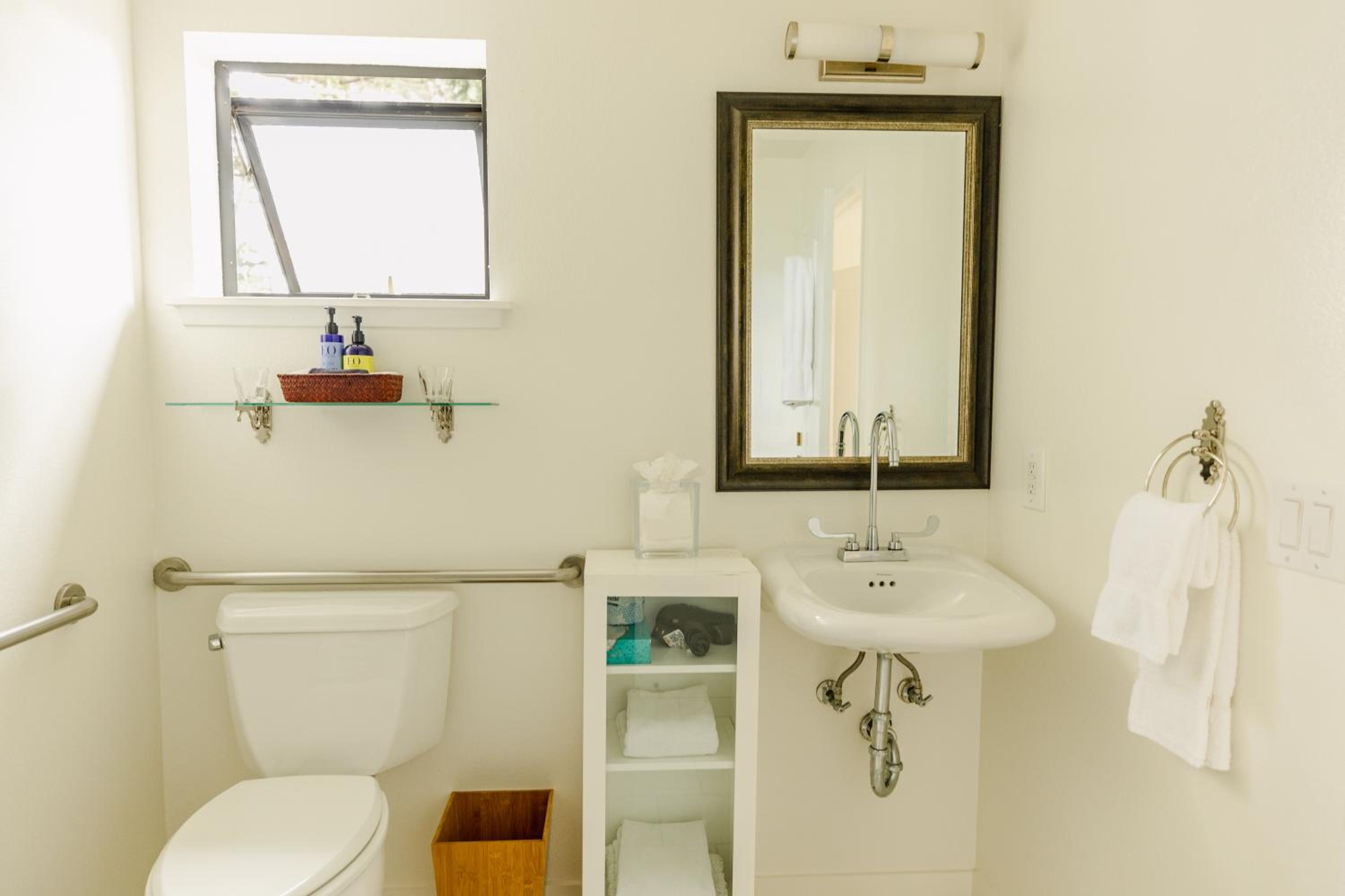 King Room - Disability Access photo 3