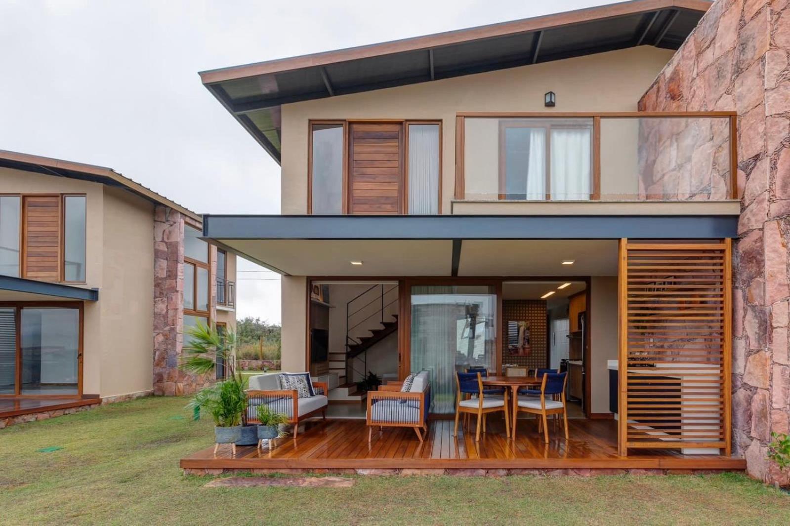 Three-Bedroom House photo 3