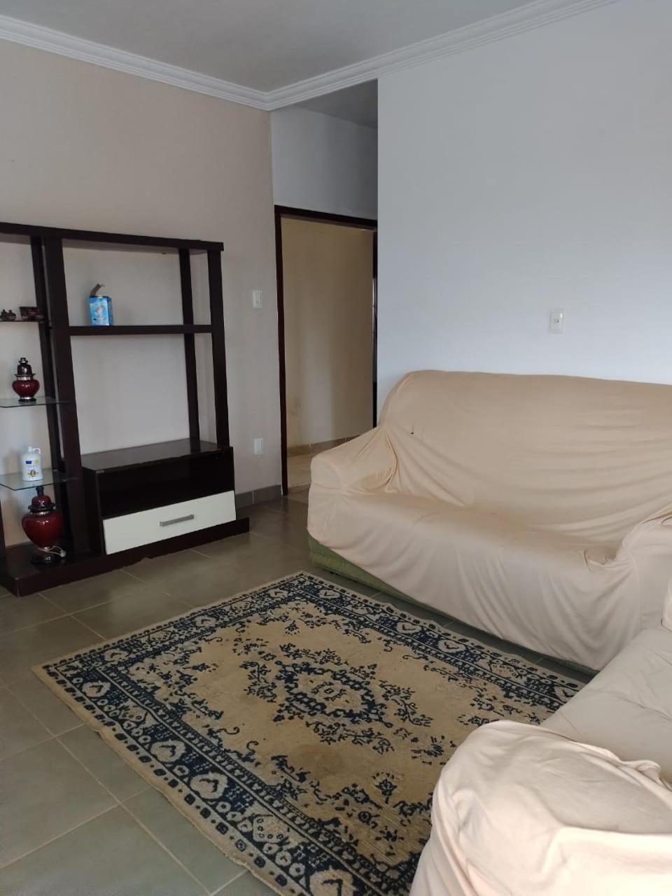 Five-Bedroom House photo 3