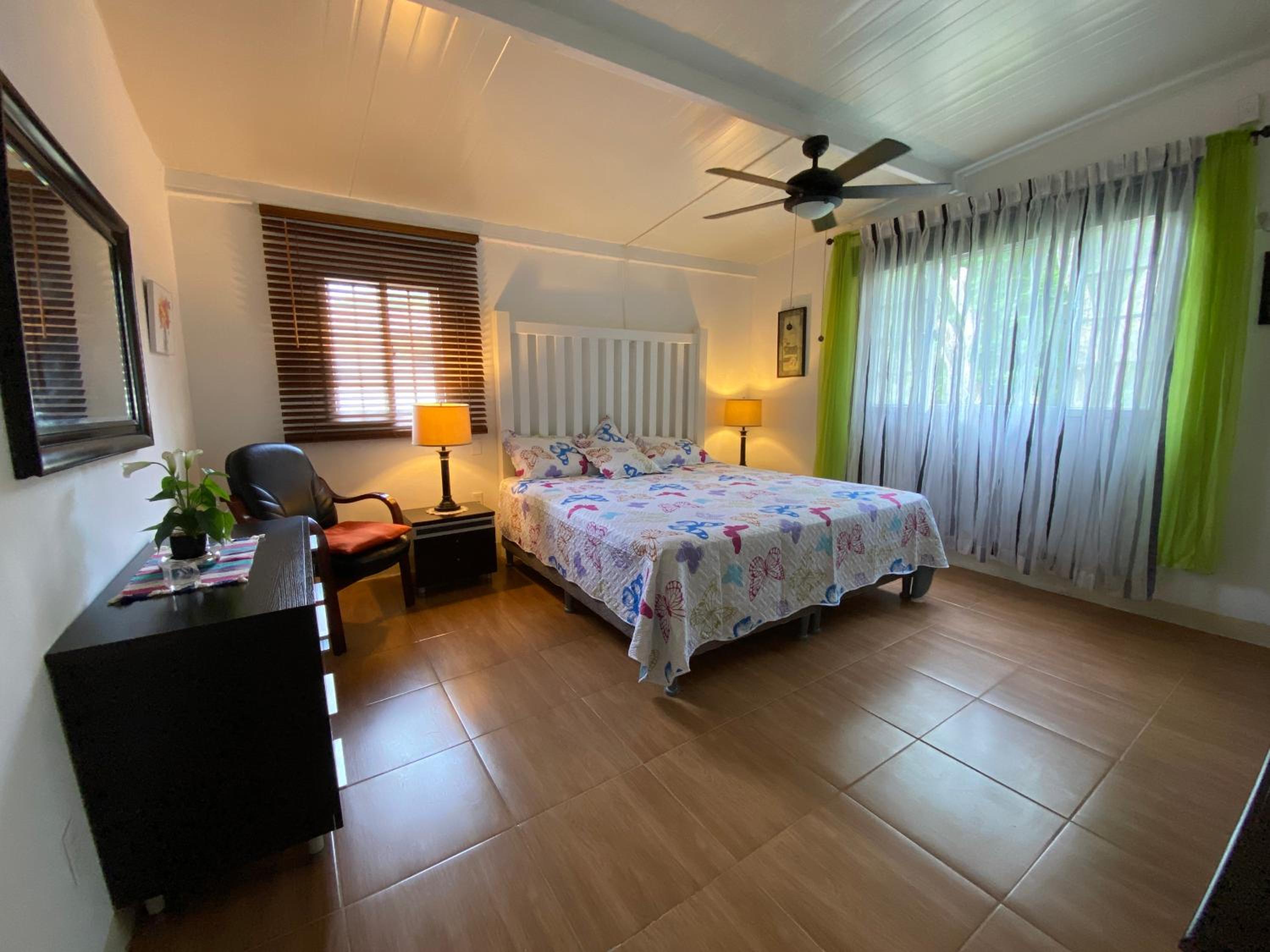Queen Room photo 1