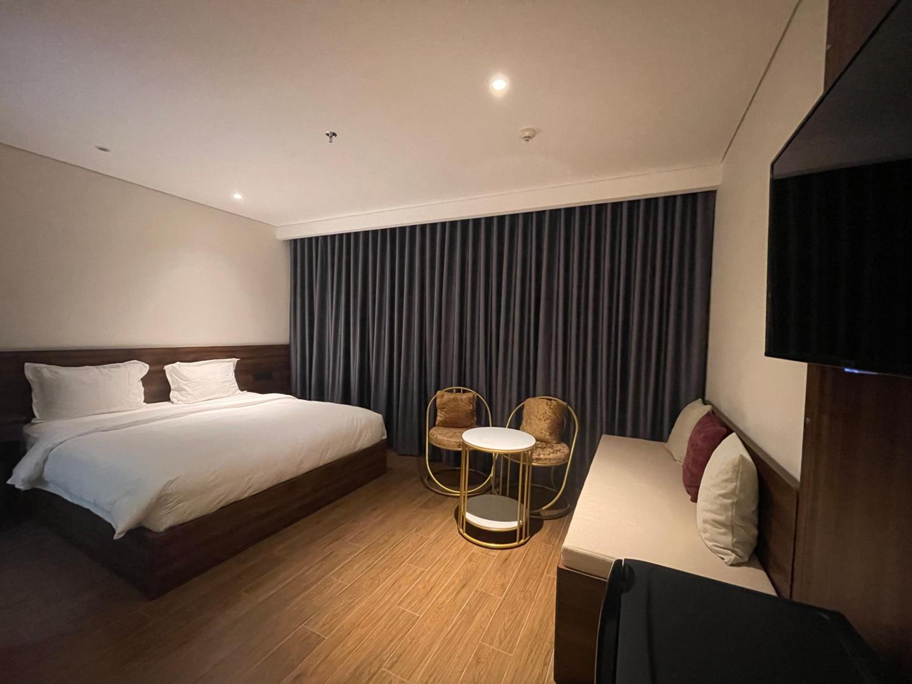 Deluxe King Room