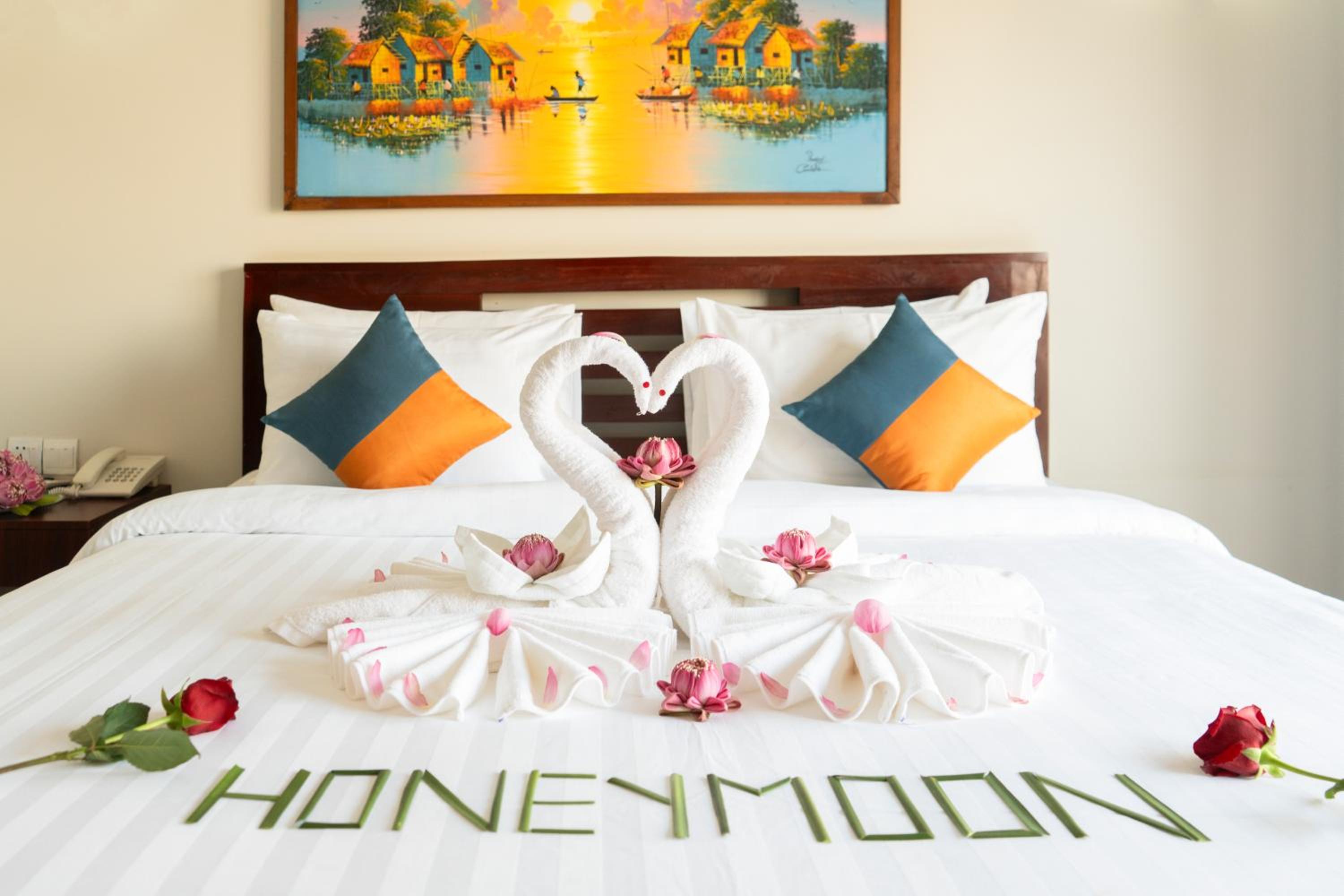 Deluxe Double Room with Balcony - Photo 13