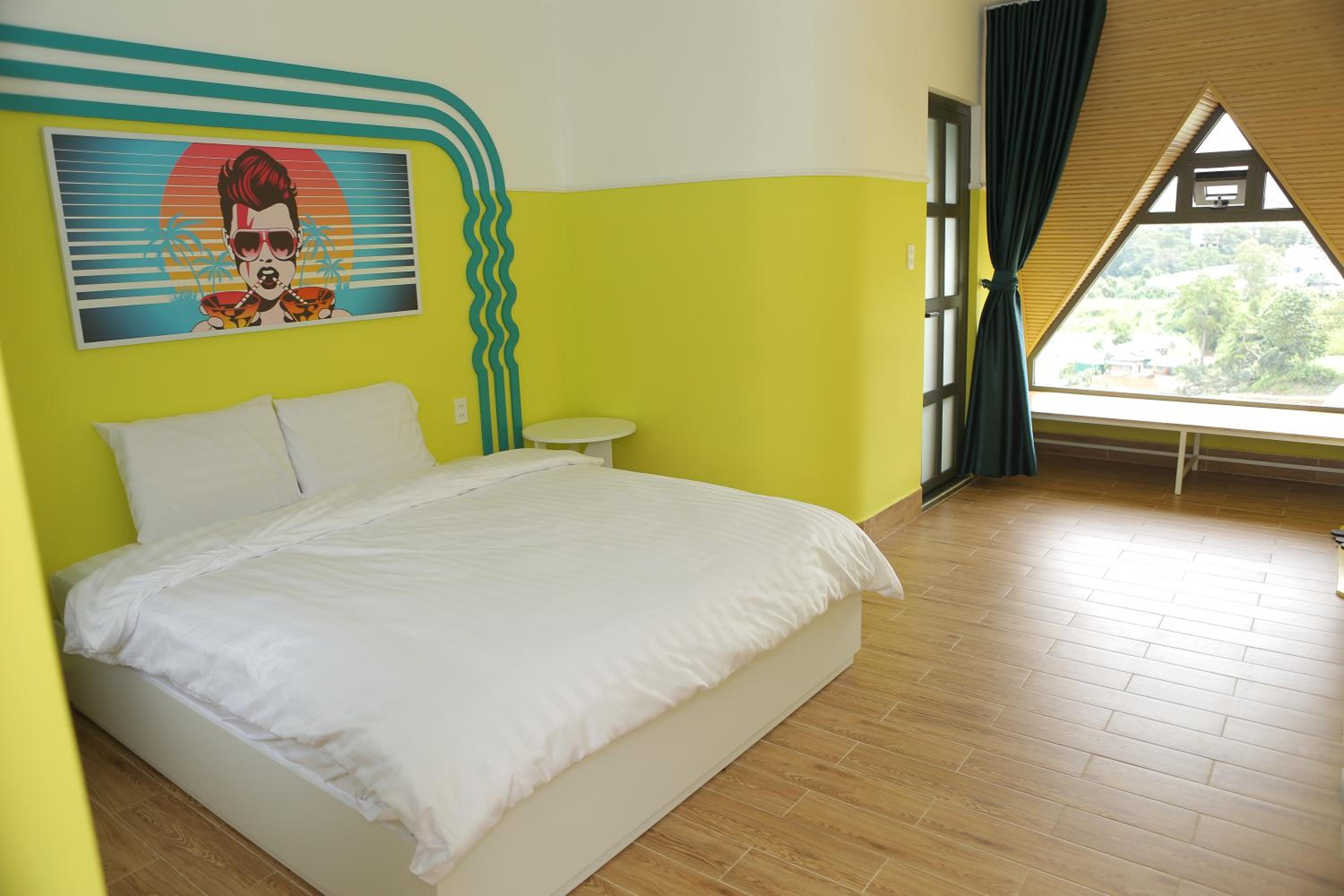King Room with Mountain View photo 2