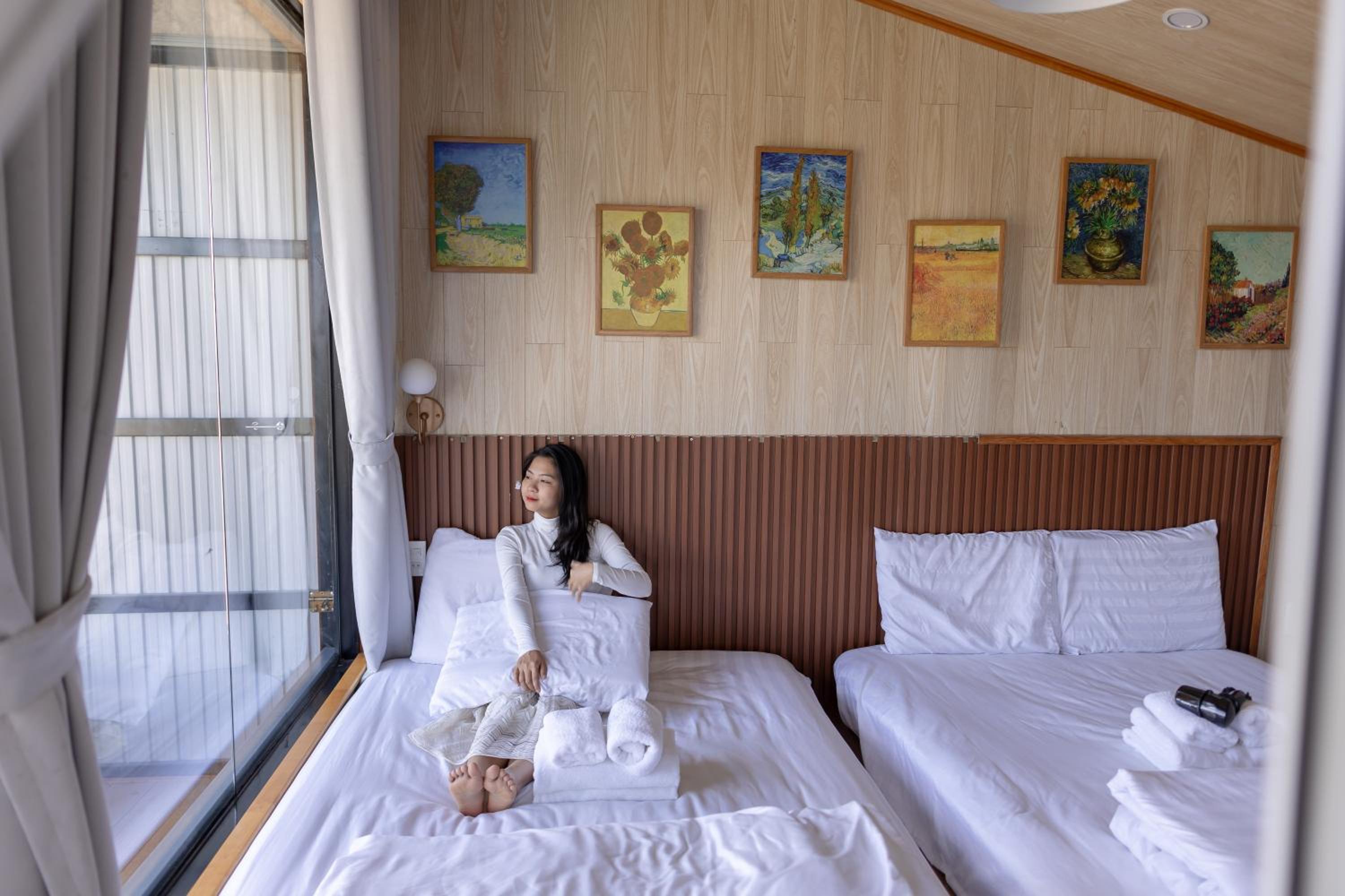 Quadruple Room with Mountain View photo 3
