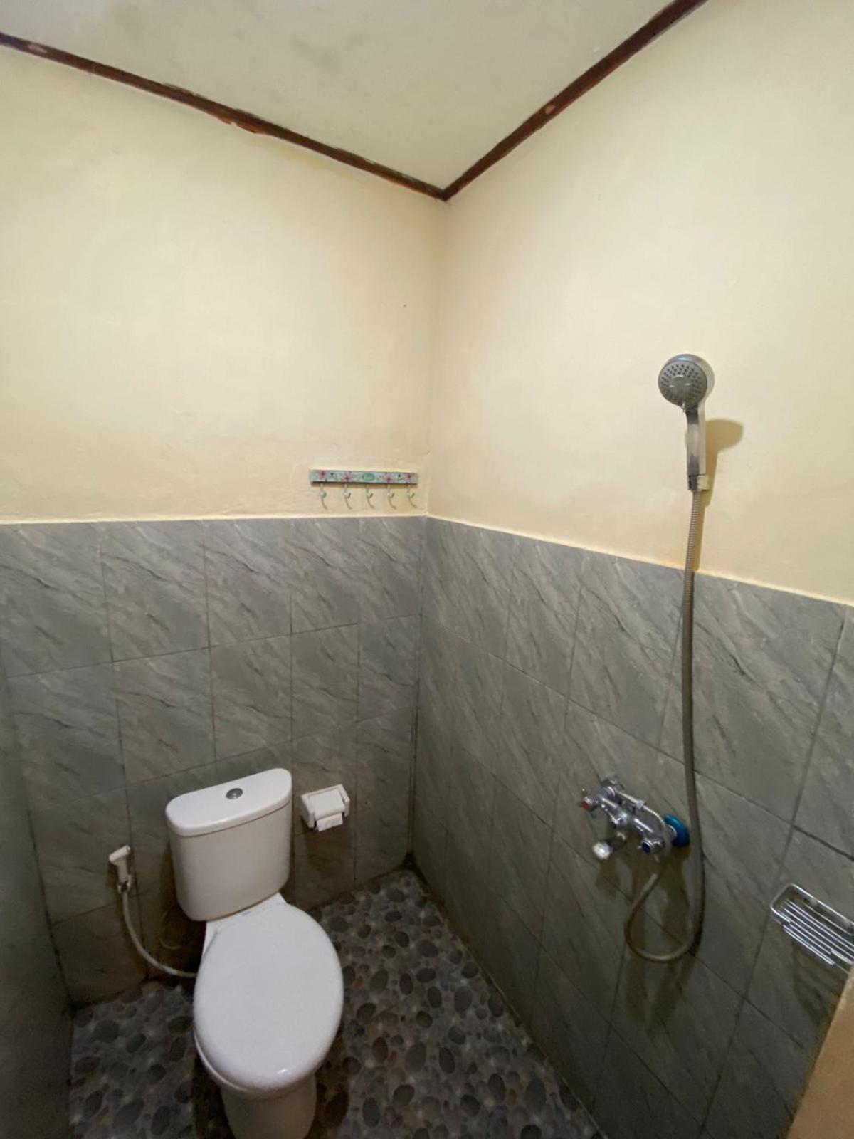 Double Room with Private Bathroom - Photo 2
