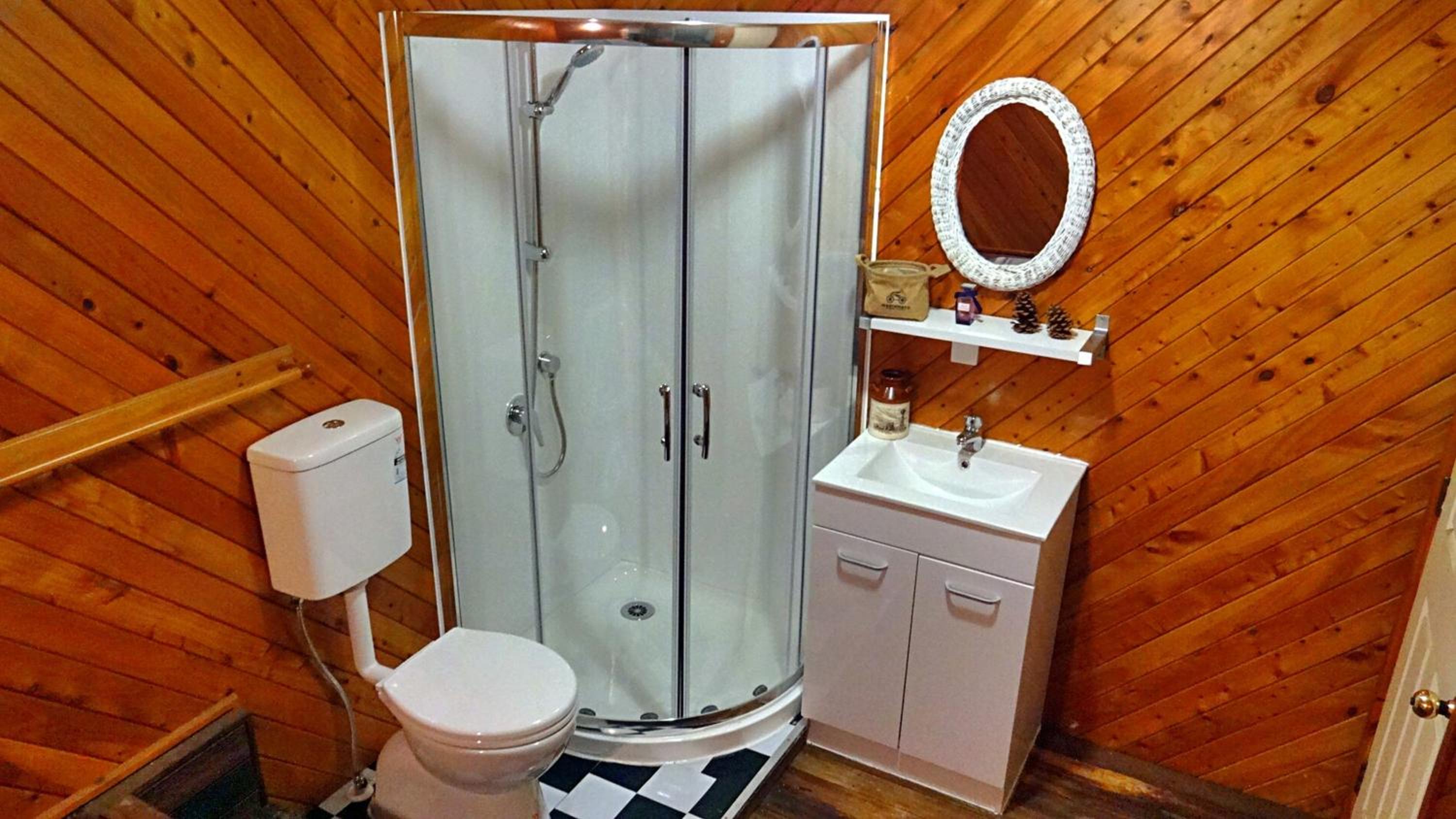 Comfort Four Bedroom Apartment with Hot Tub photo 3