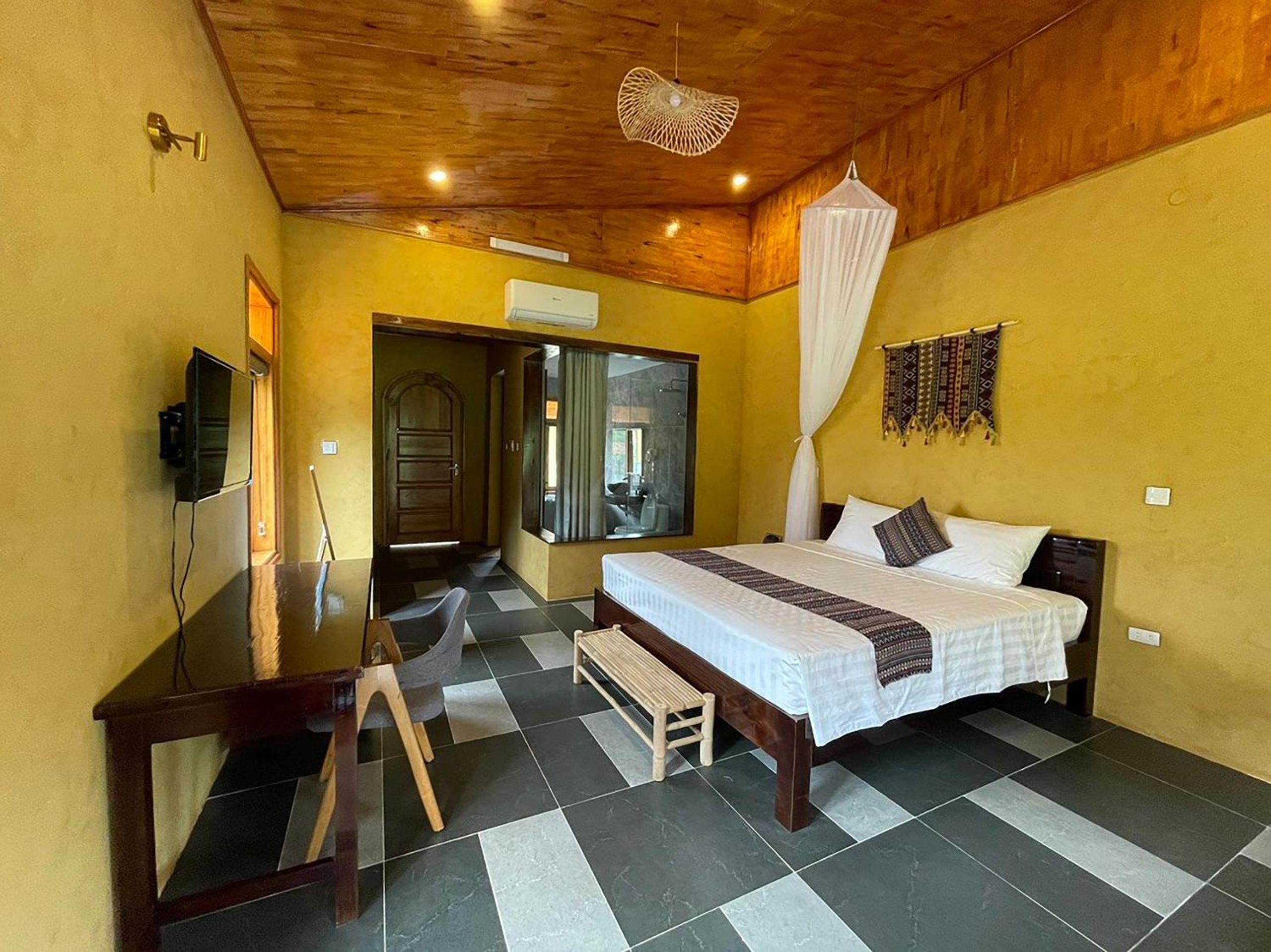 Deluxe King Suite photo 2
