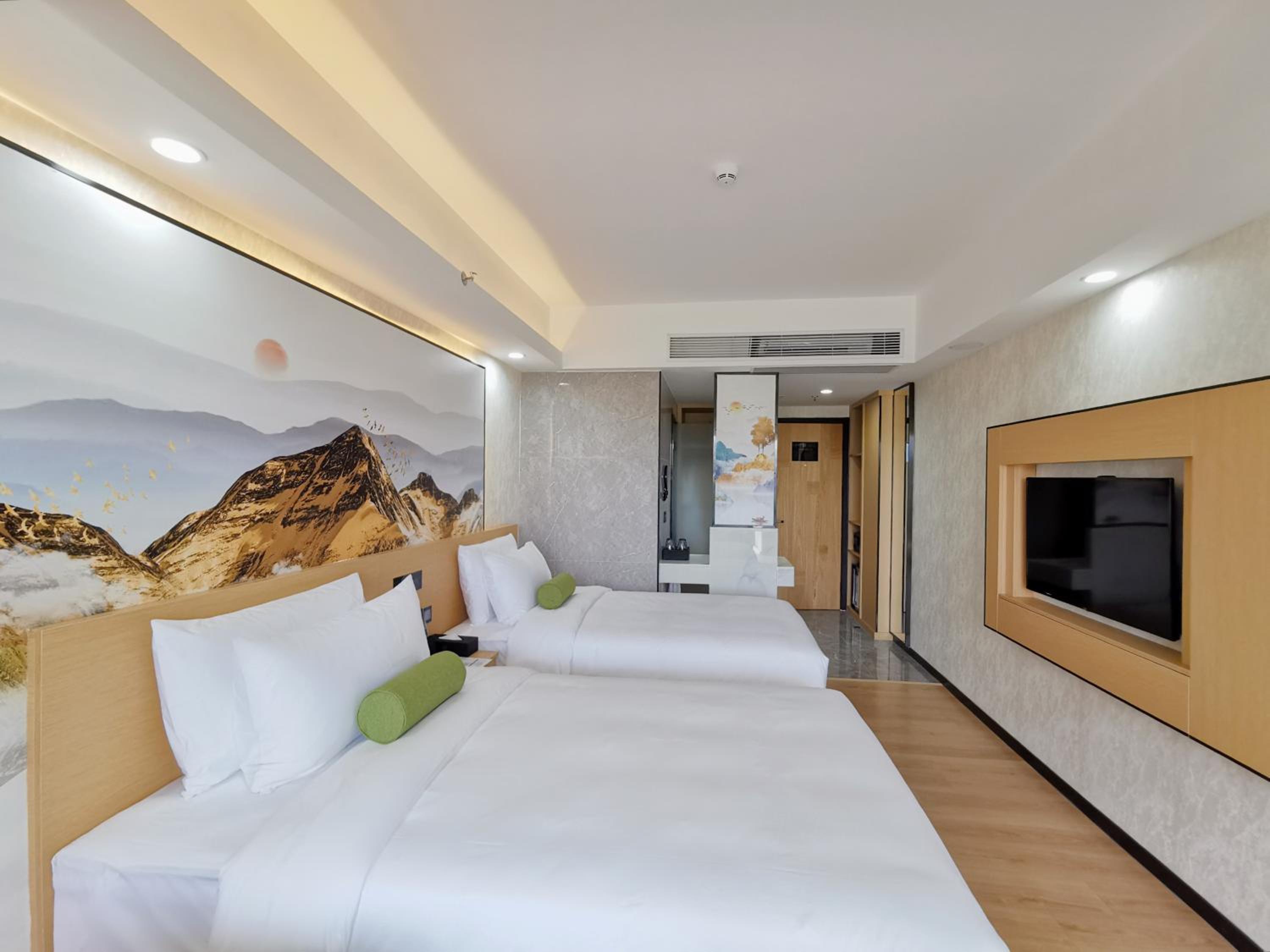Twin Room with Courtyard View photo 2
