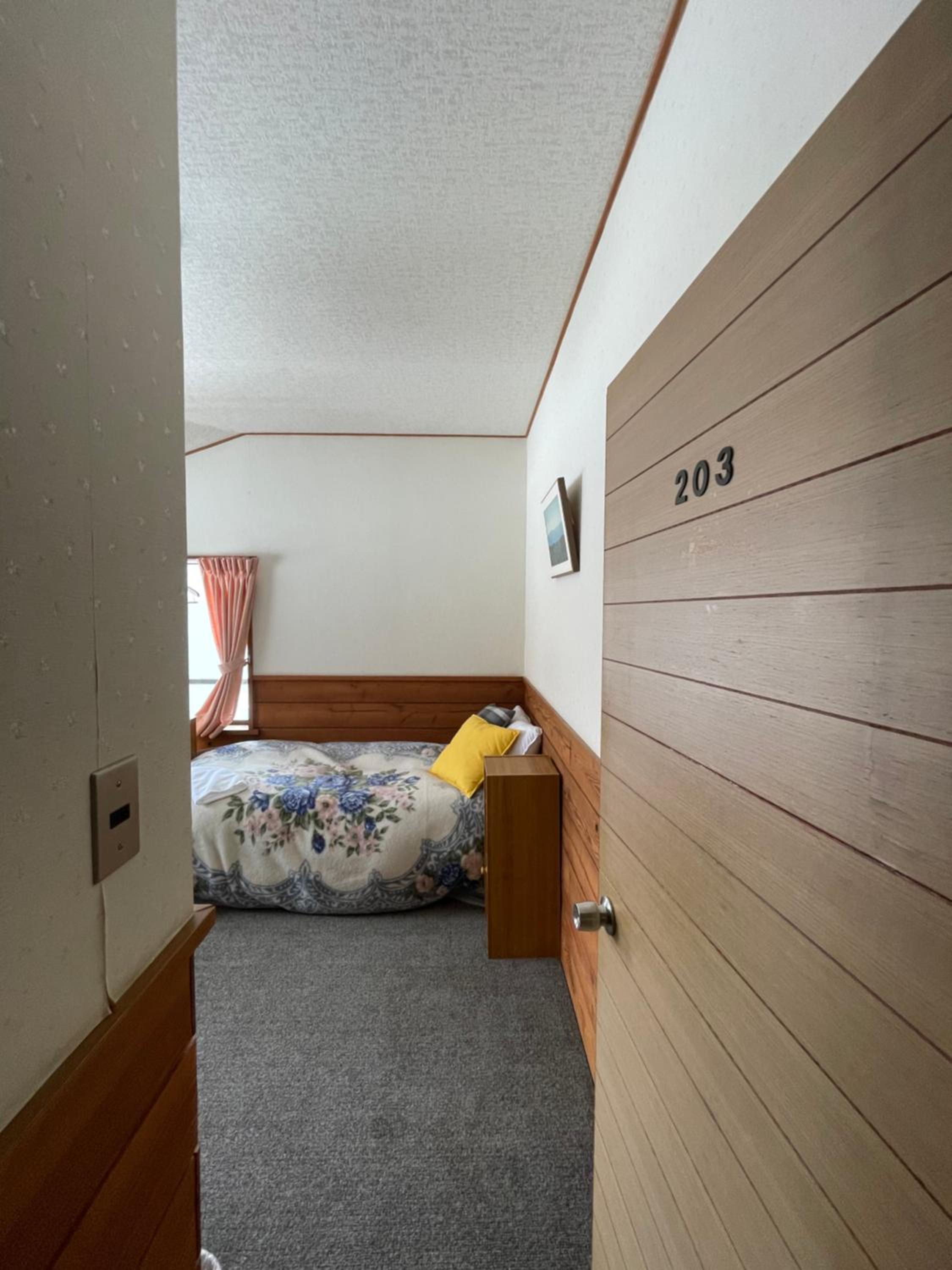 Standard Twin Room with Mountain View photo 2