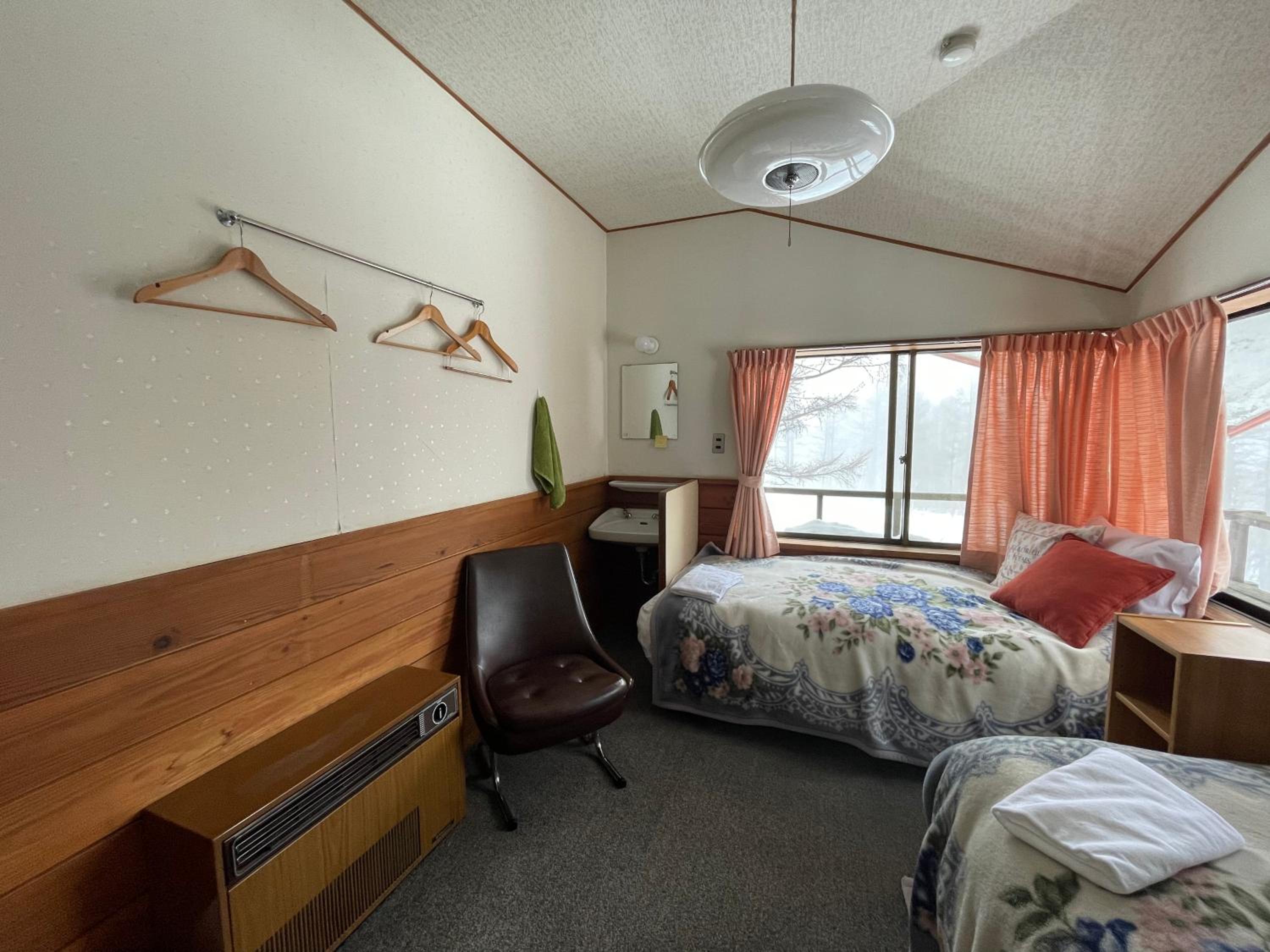 Standard Twin Room with Mountain View photo 1