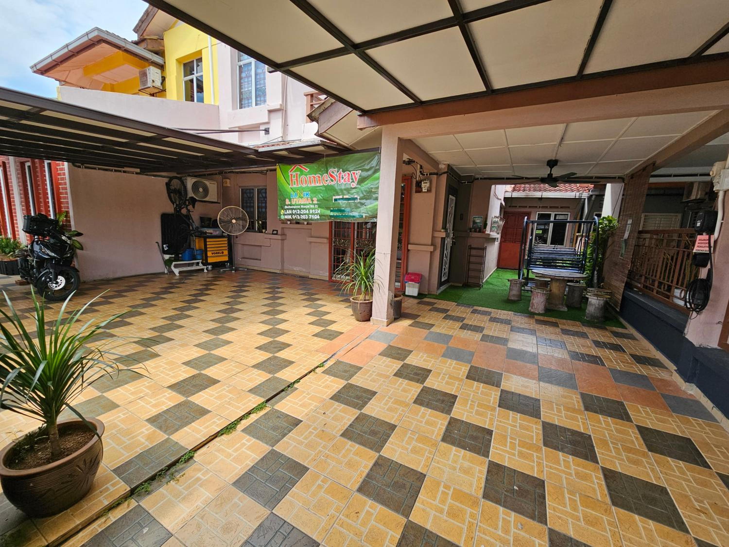 Three-Bedroom House photo 2