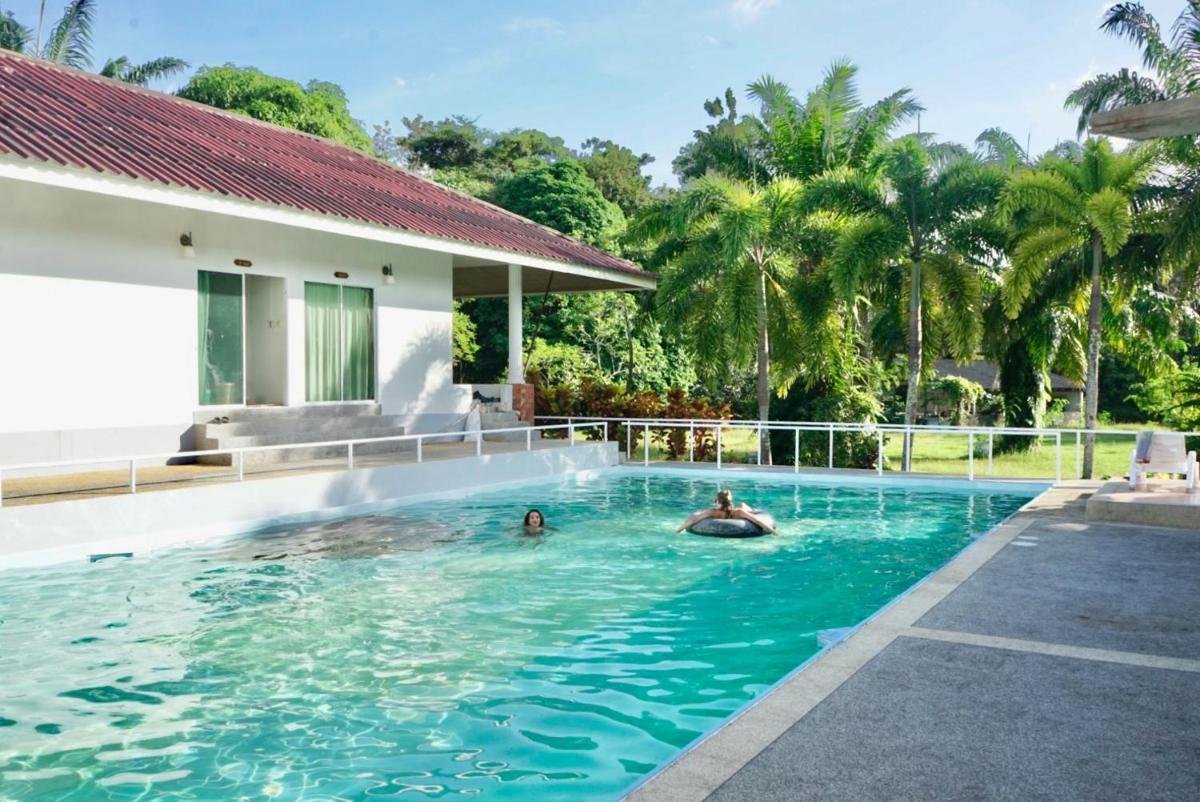 Twin Room with Pool View photo 2