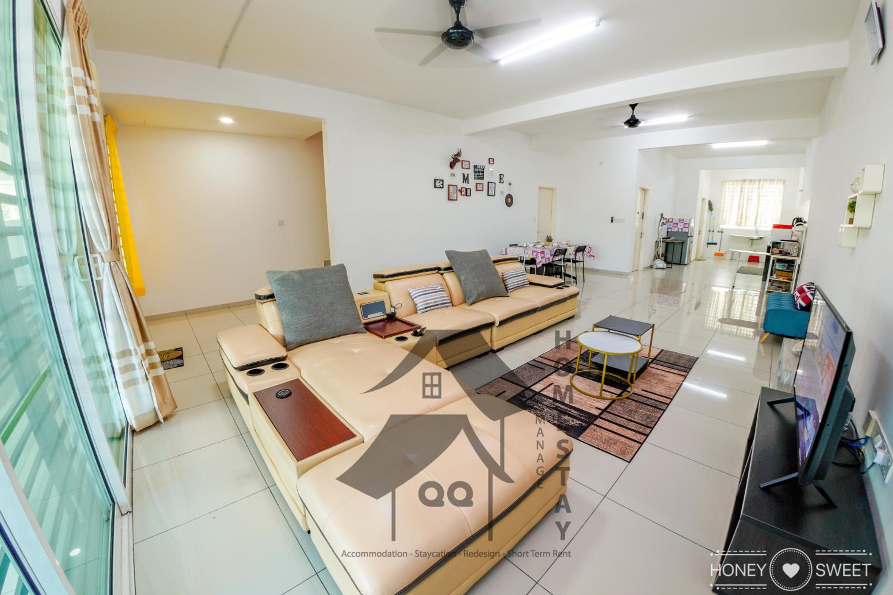 Four-Bedroom House photo 2