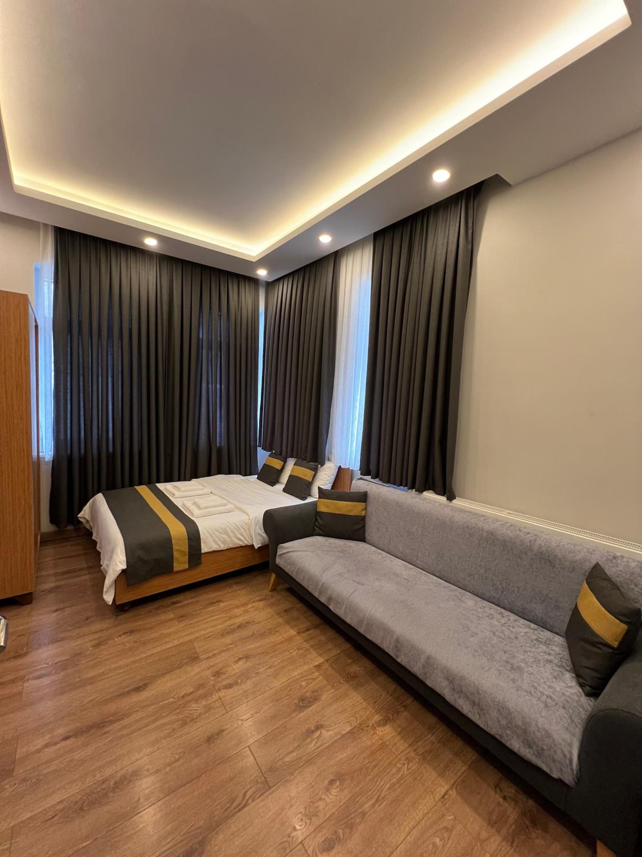One-Bedroom Apartment photo 2