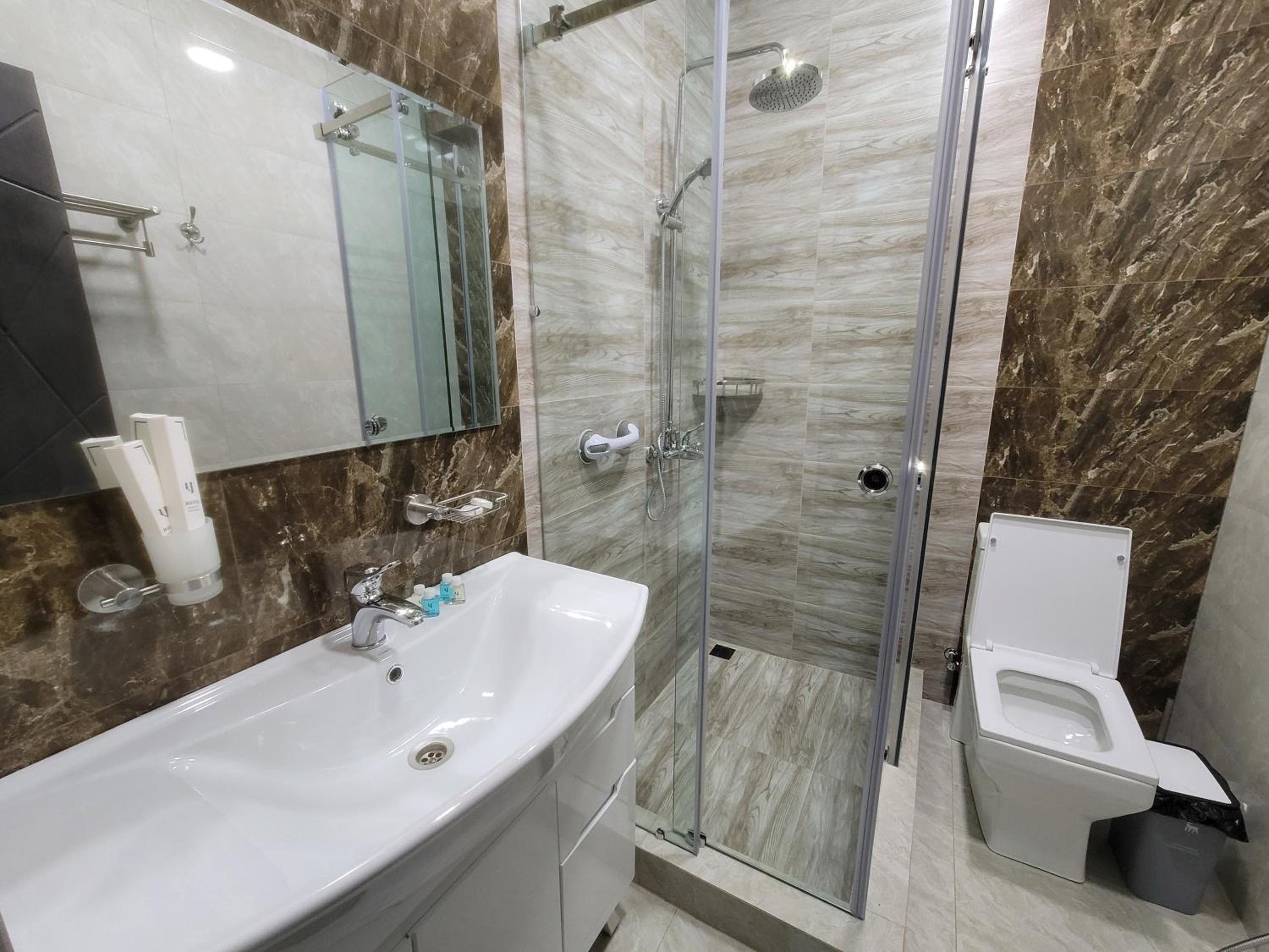 Twin Room - Photo 7