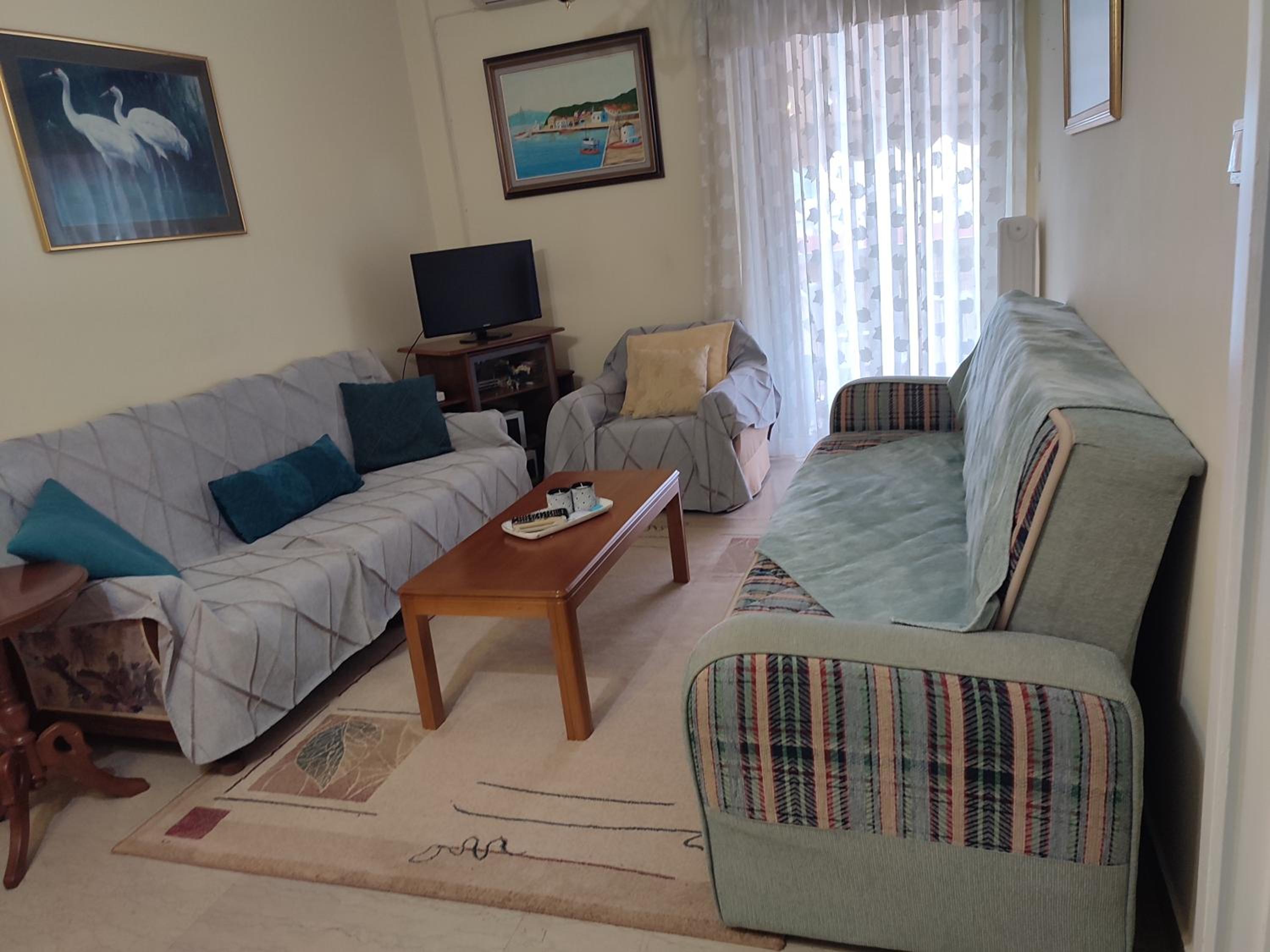 One-Bedroom Apartment photo 1