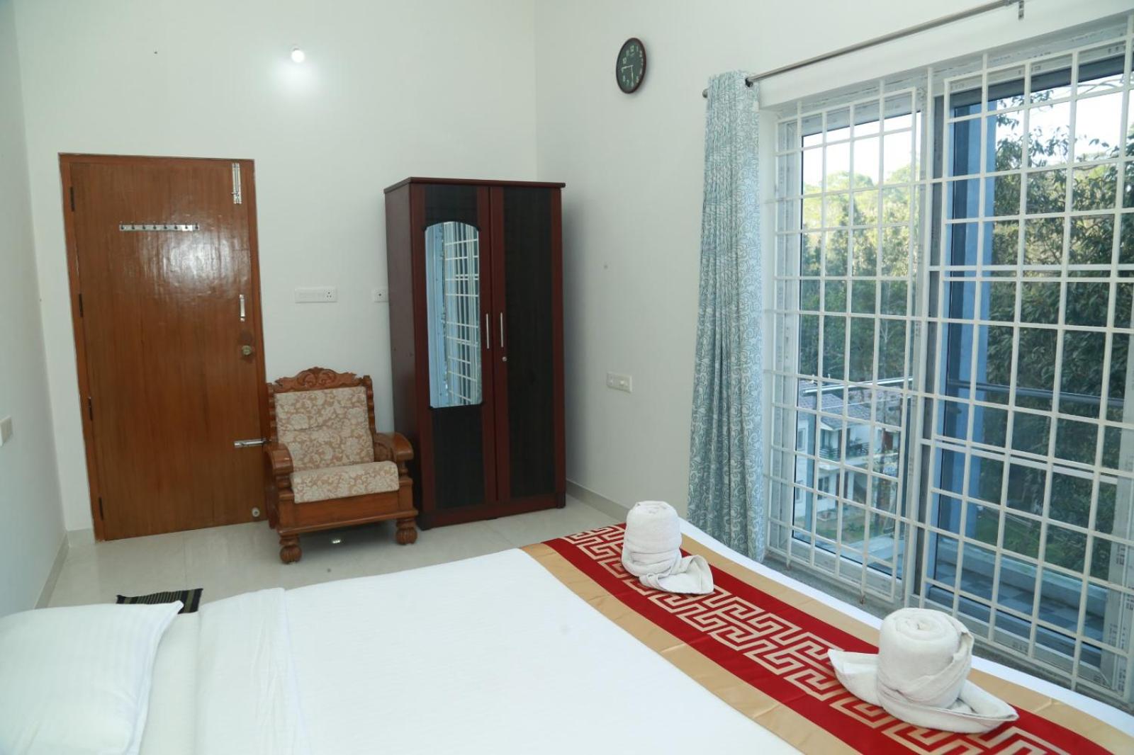 Three-Bedroom Villa - Photo 4